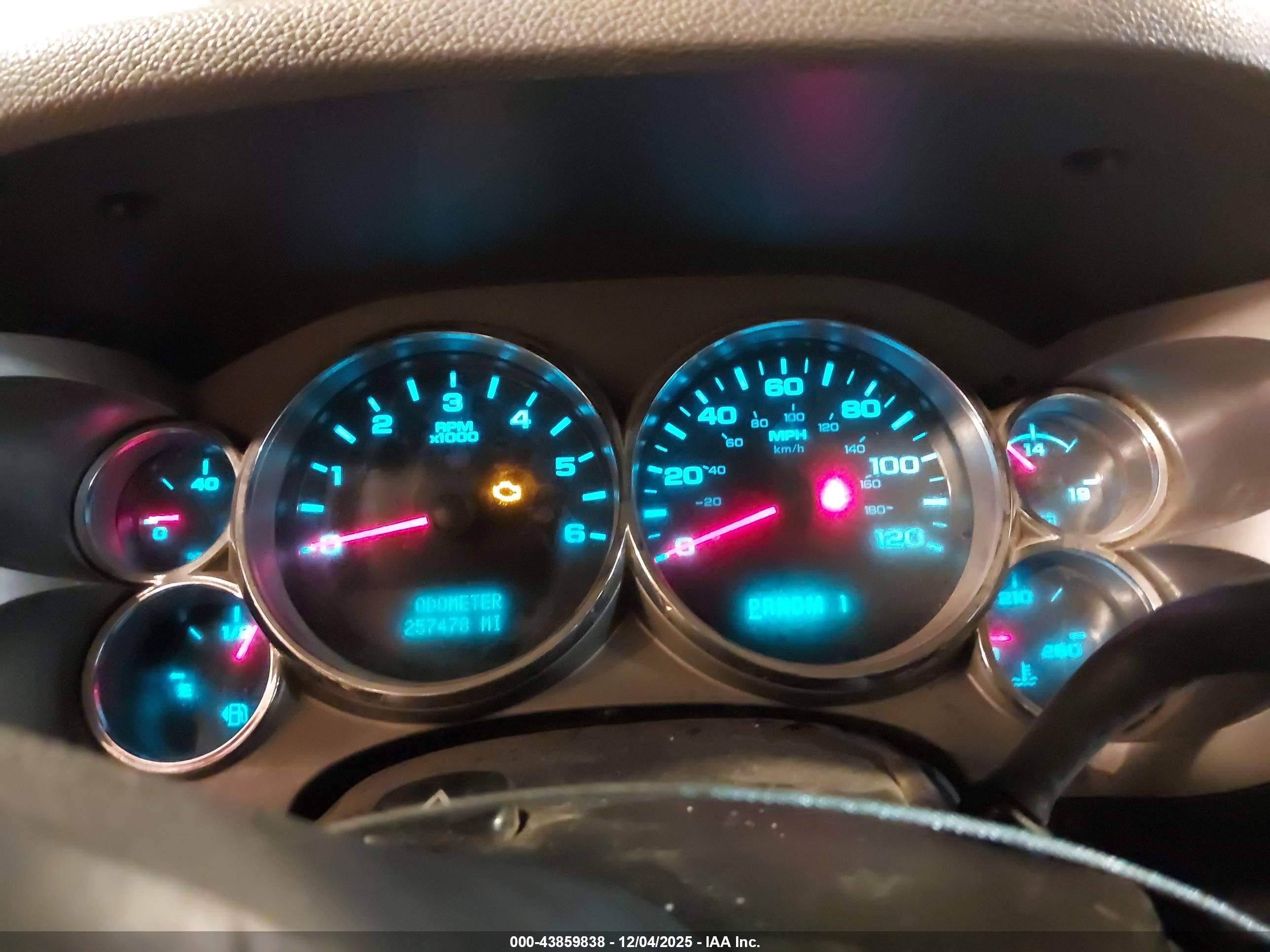 CHEVROLET SILVERADO image 7