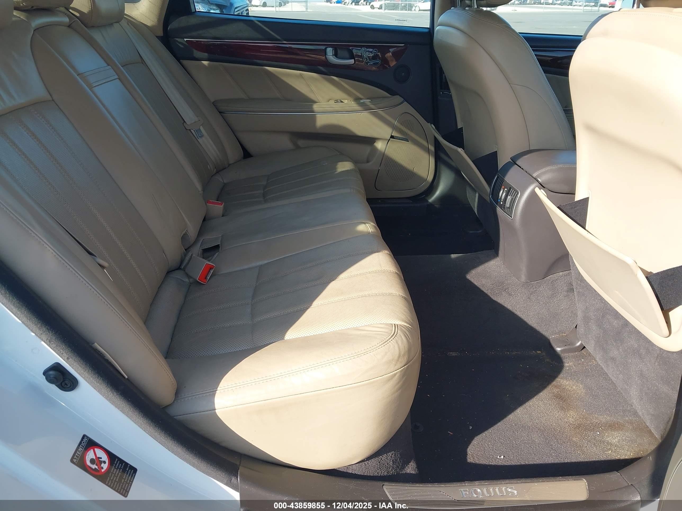 HYUNDAI EQUUS image 8