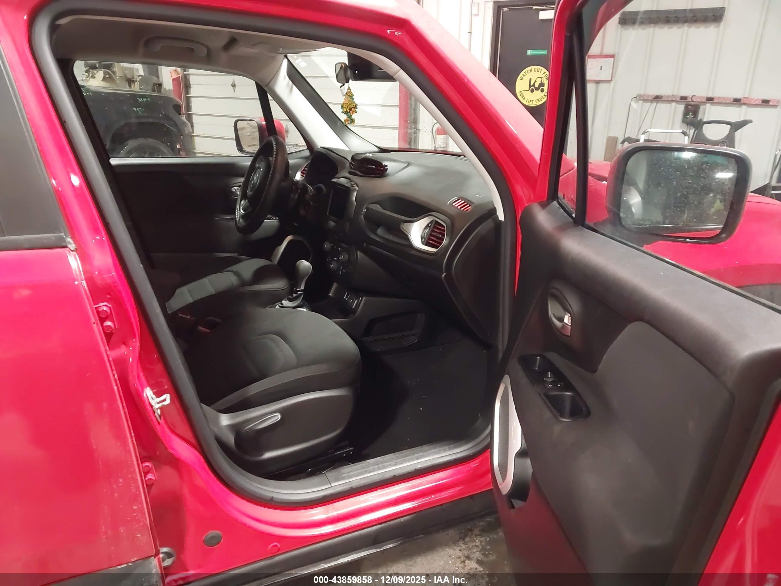JEEP RENEGADE image 5