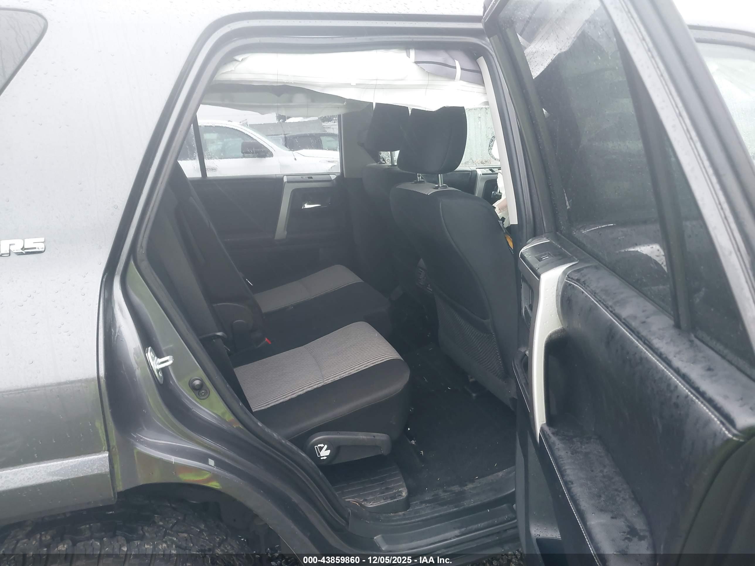 TOYOTA 4RUNNER image 8