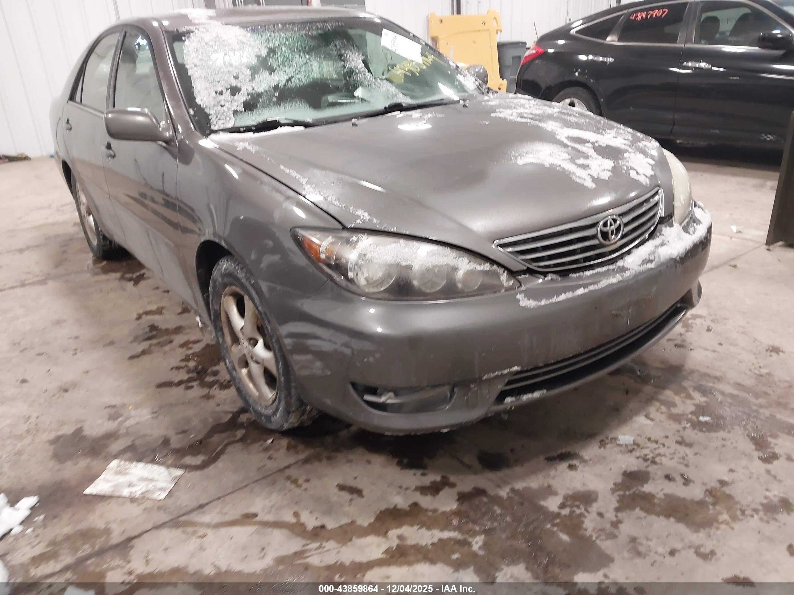 TOYOTA CAMRY image 6