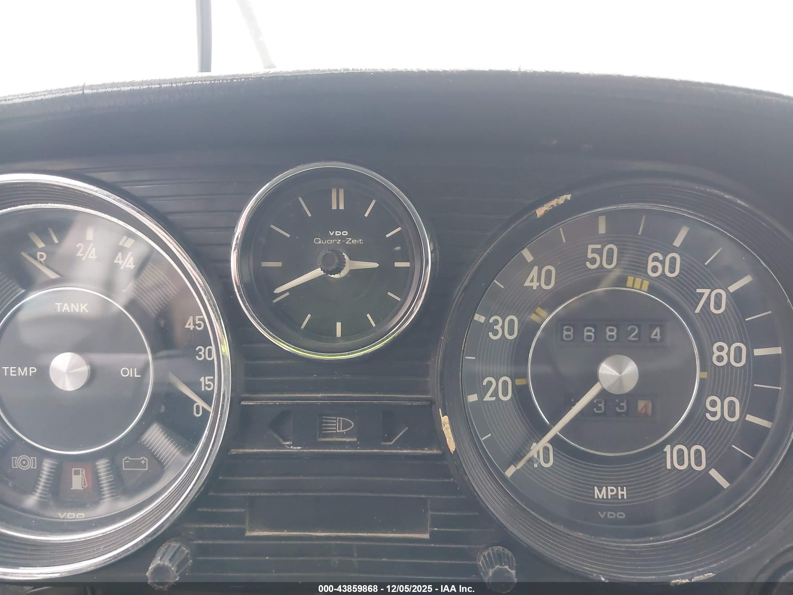 MERCEDES 240D image 7