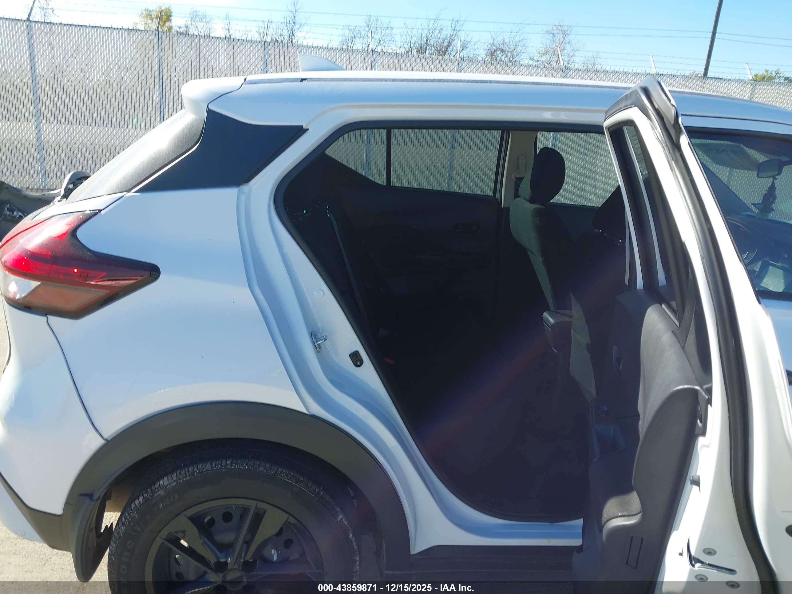 NISSAN KICKS image 8