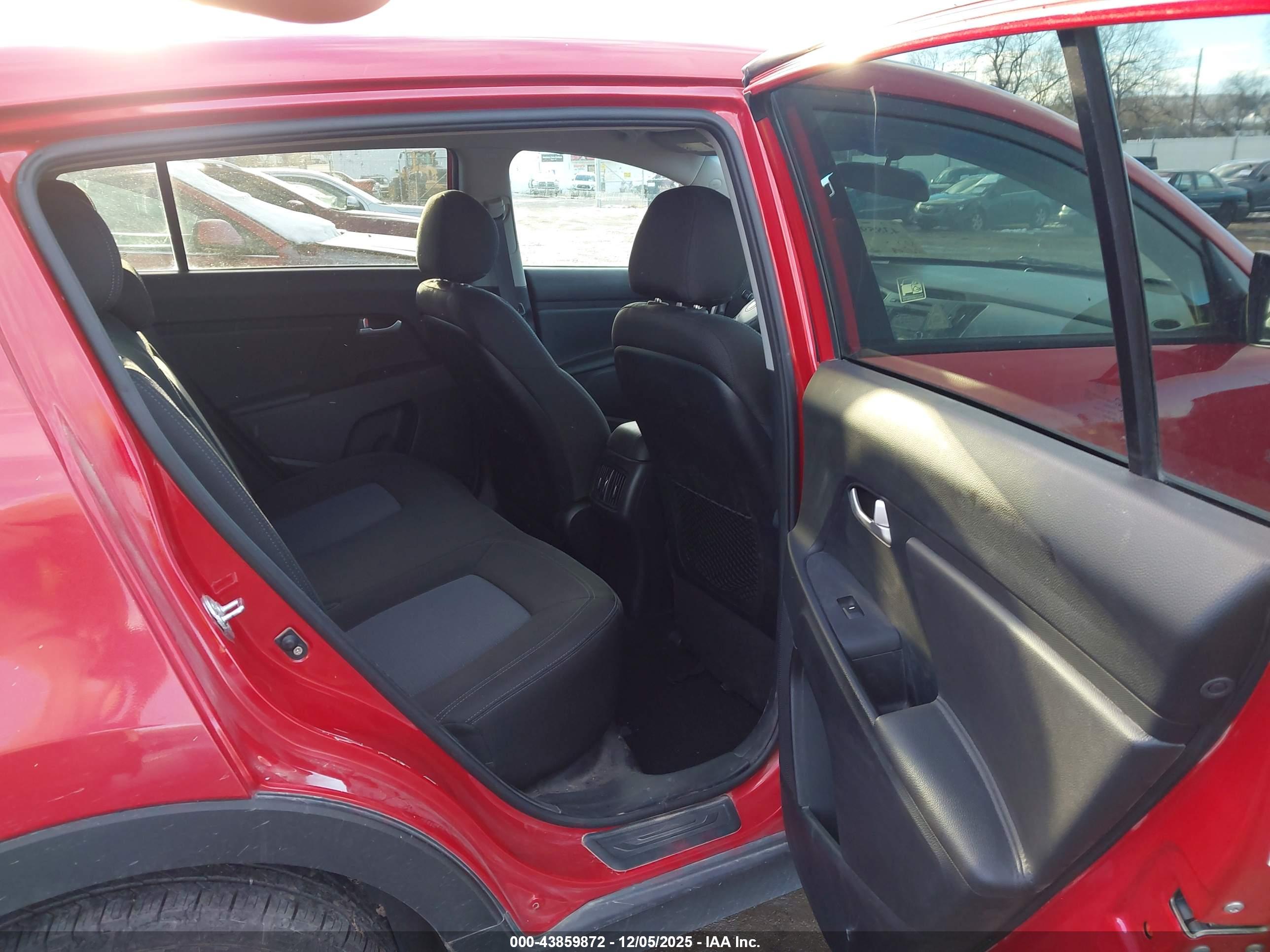 KIA SPORTAGE image 8