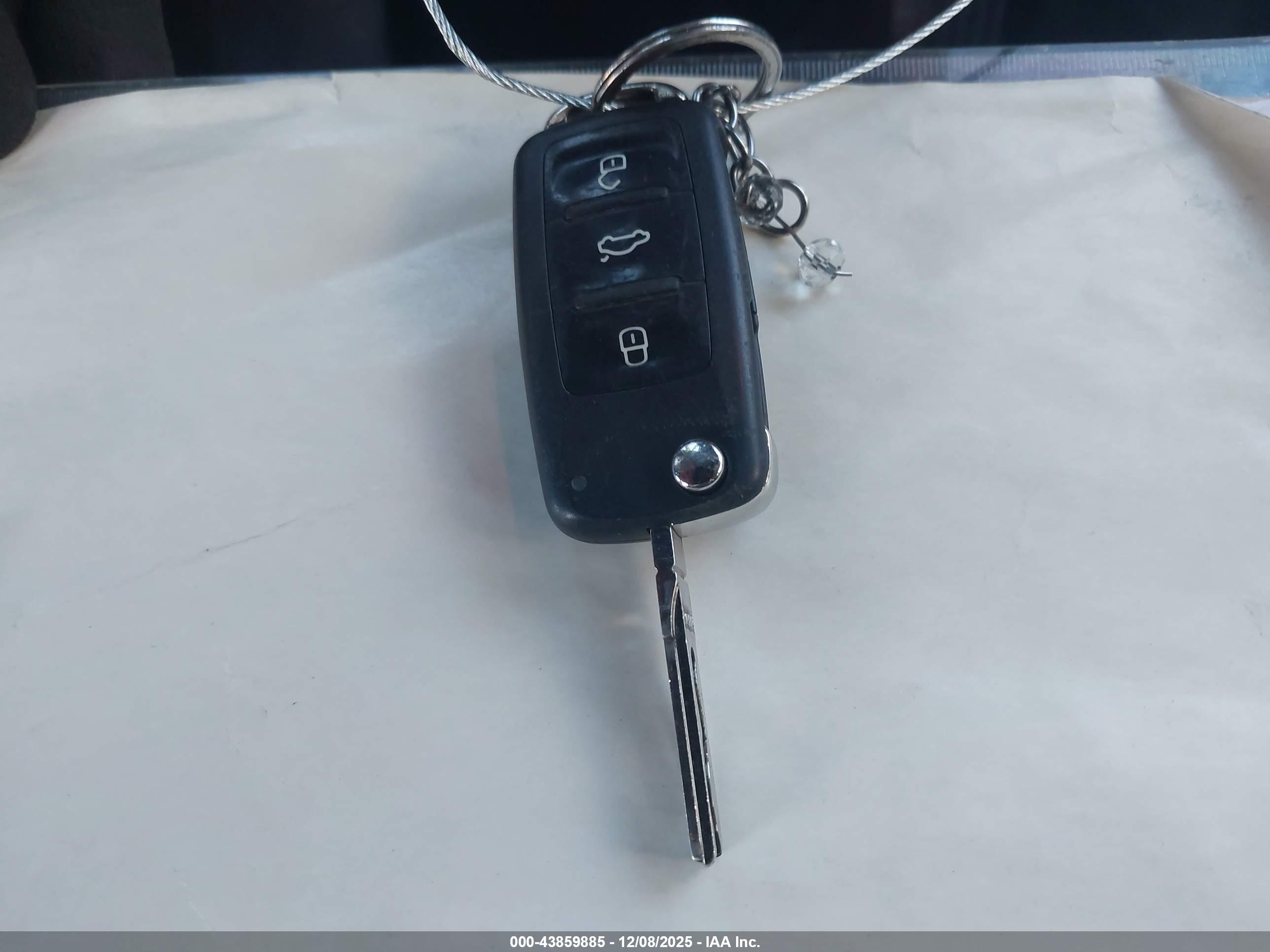 VOLKSWAGEN PASSAT image 11