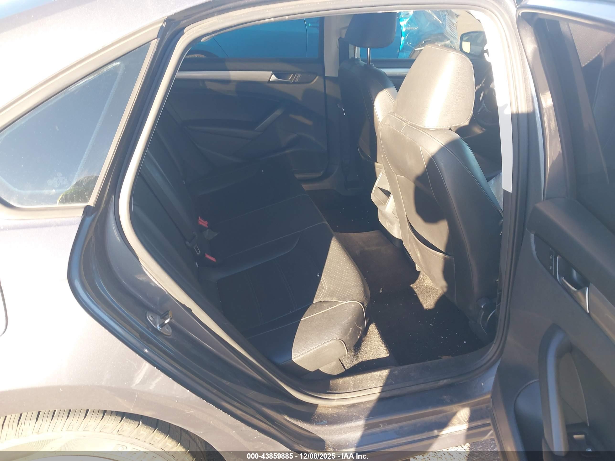 VOLKSWAGEN PASSAT image 8