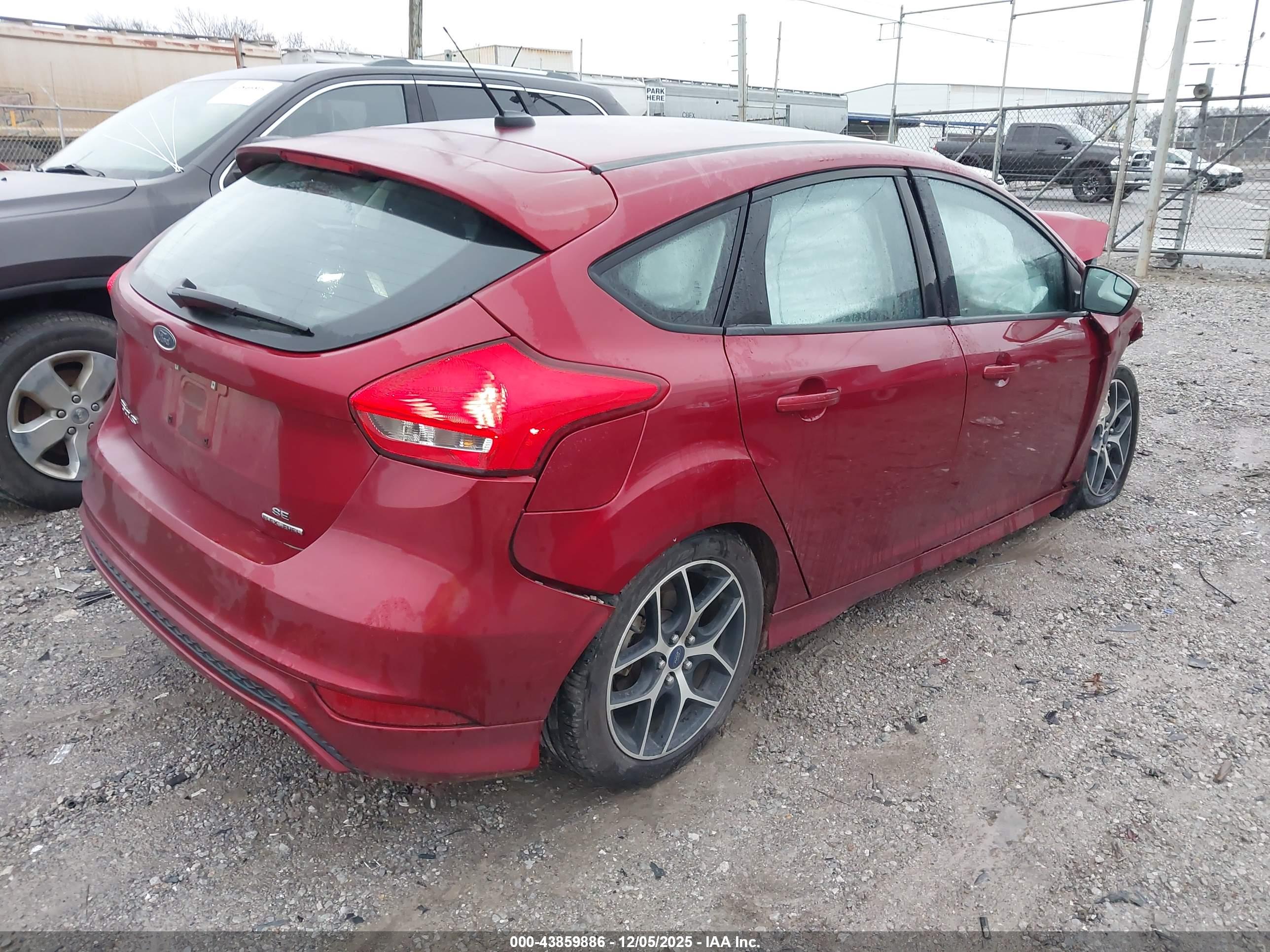 FORD FOCUS image 4