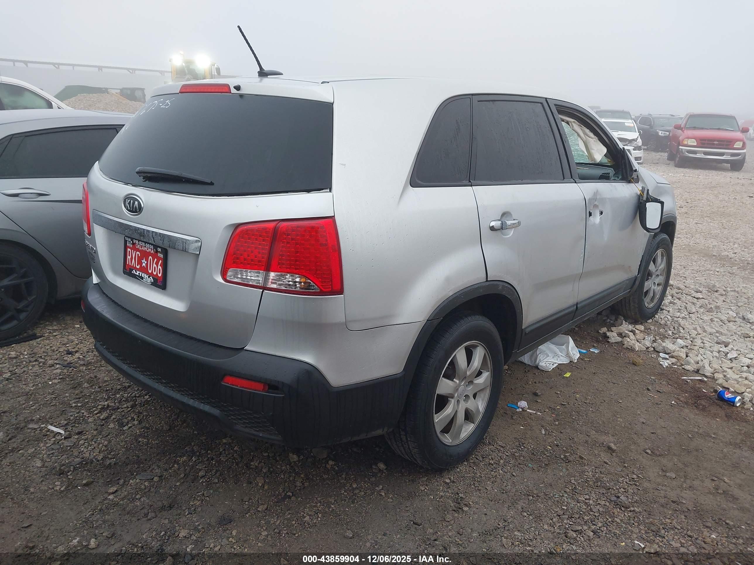 KIA SORENTO image 4