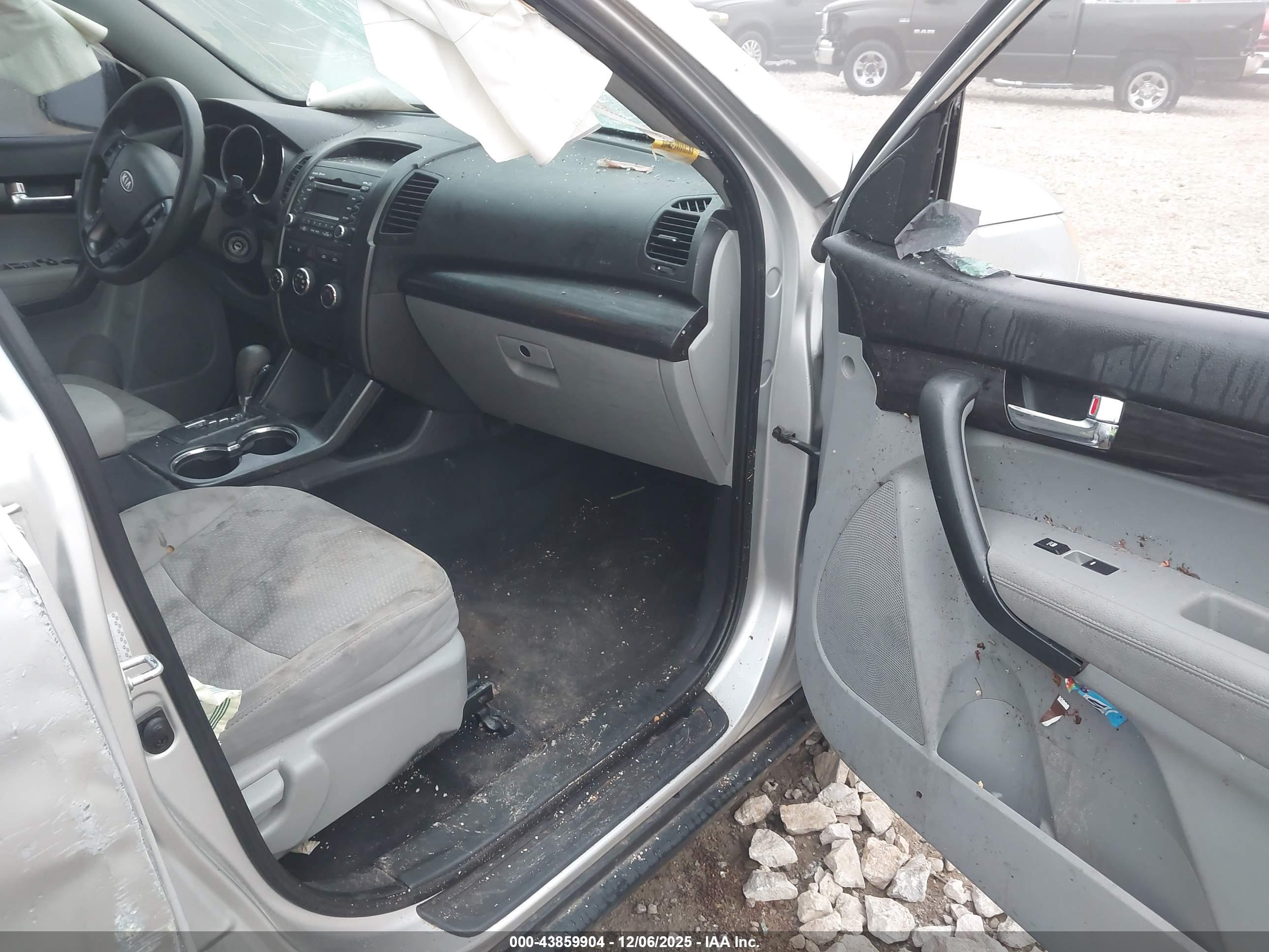 KIA SORENTO image 5