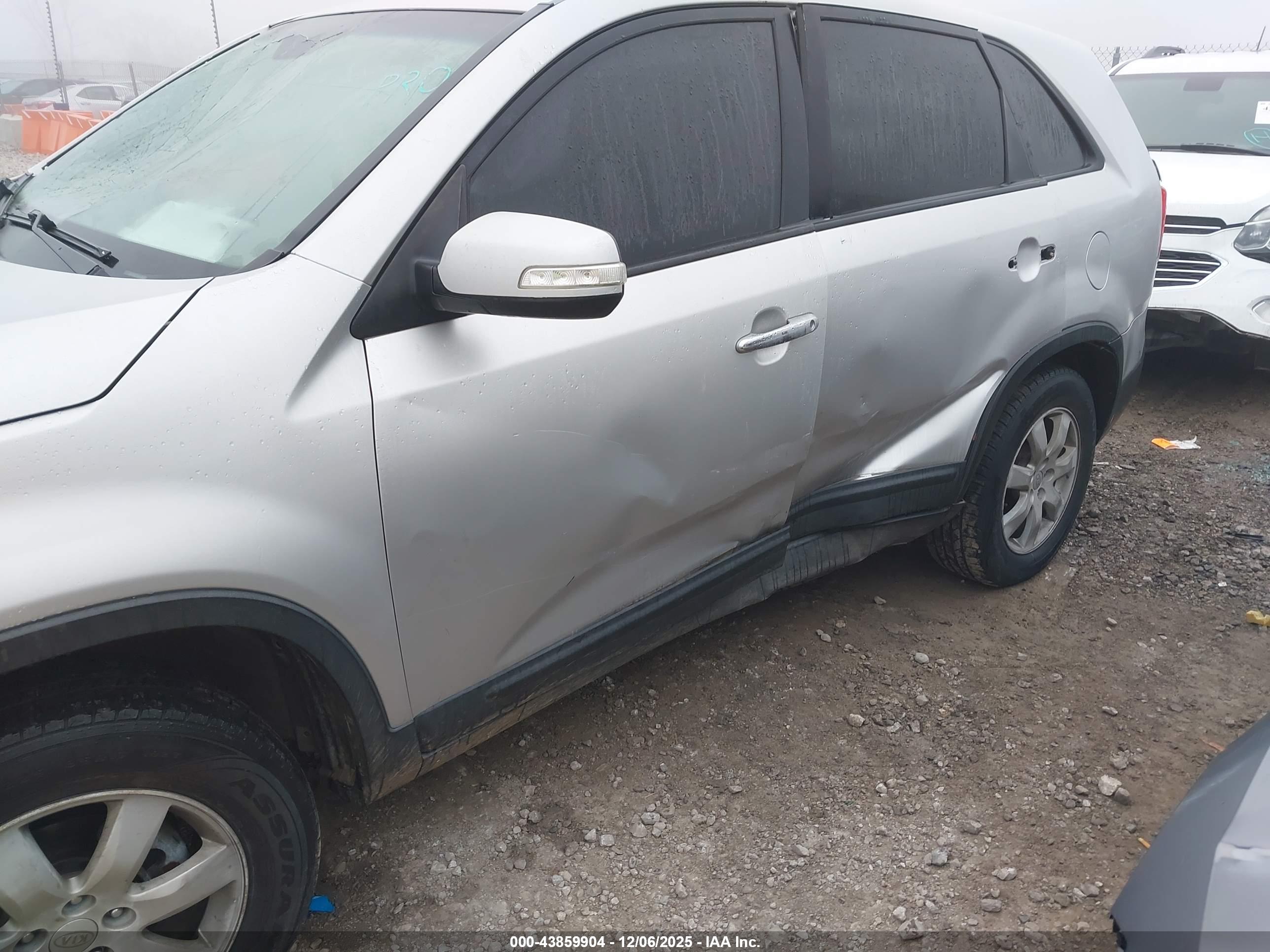 KIA SORENTO image 6