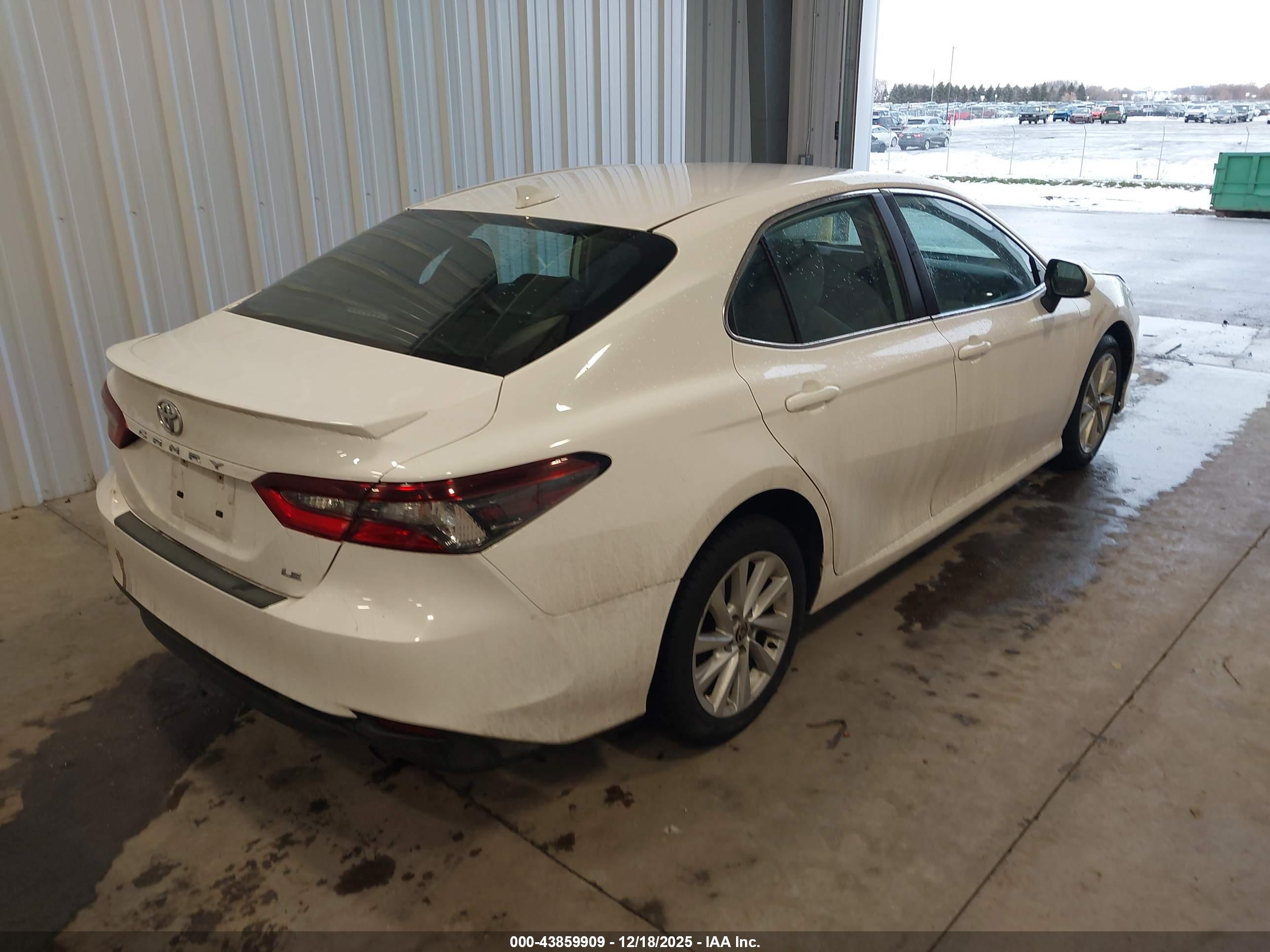 TOYOTA CAMRY image 4