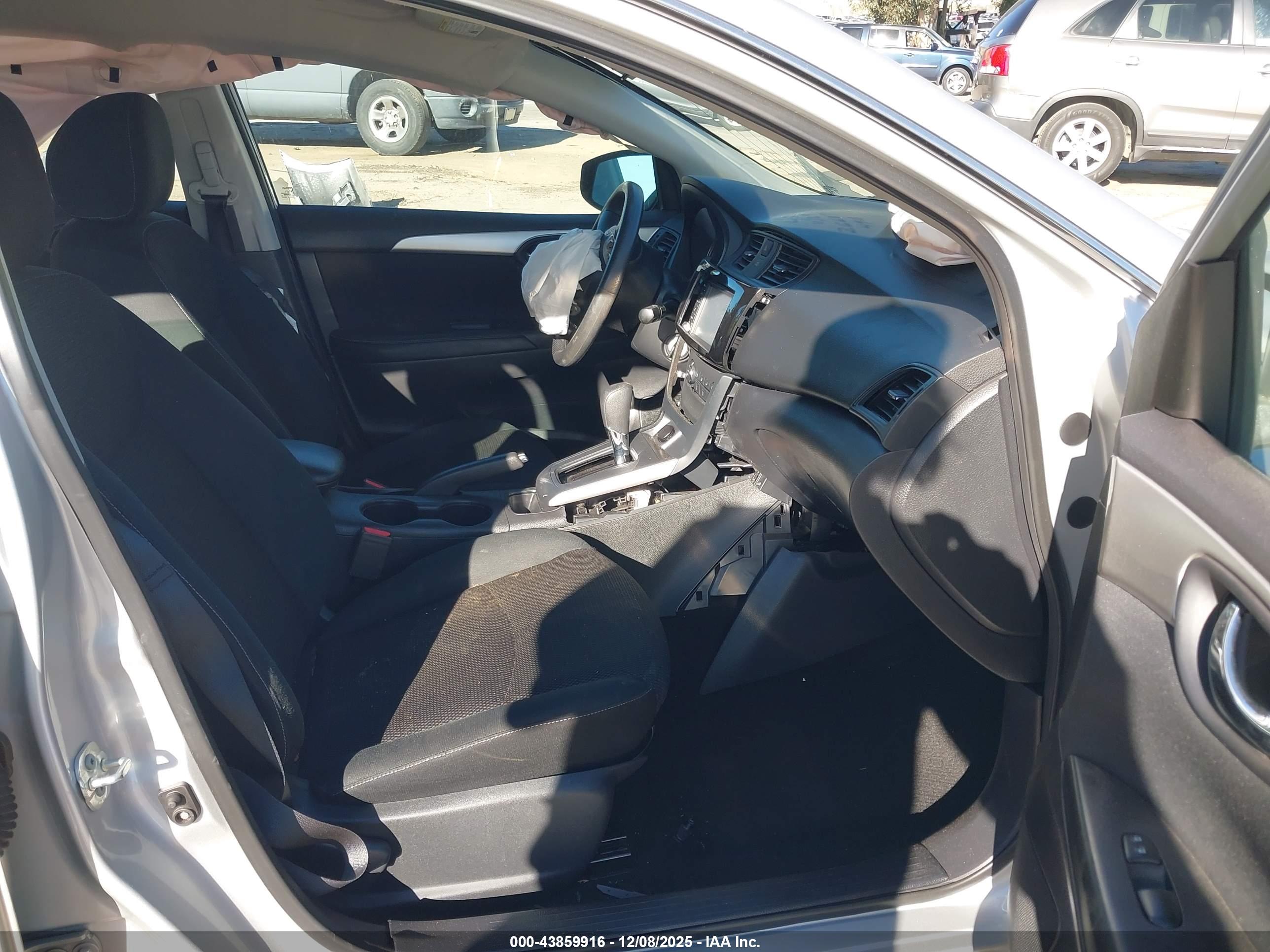 NISSAN SENTRA image 5