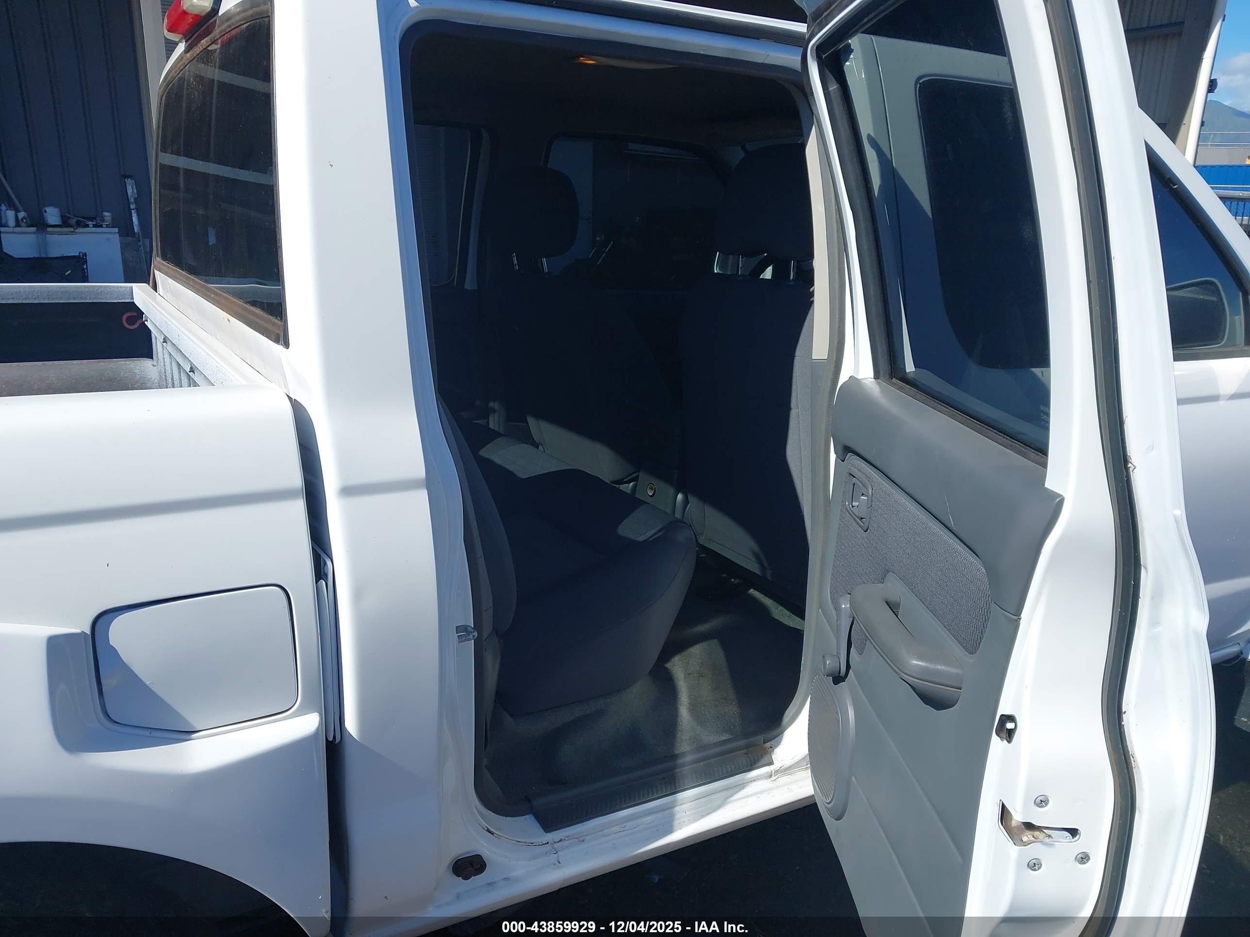 NISSAN FRONTIER image 8