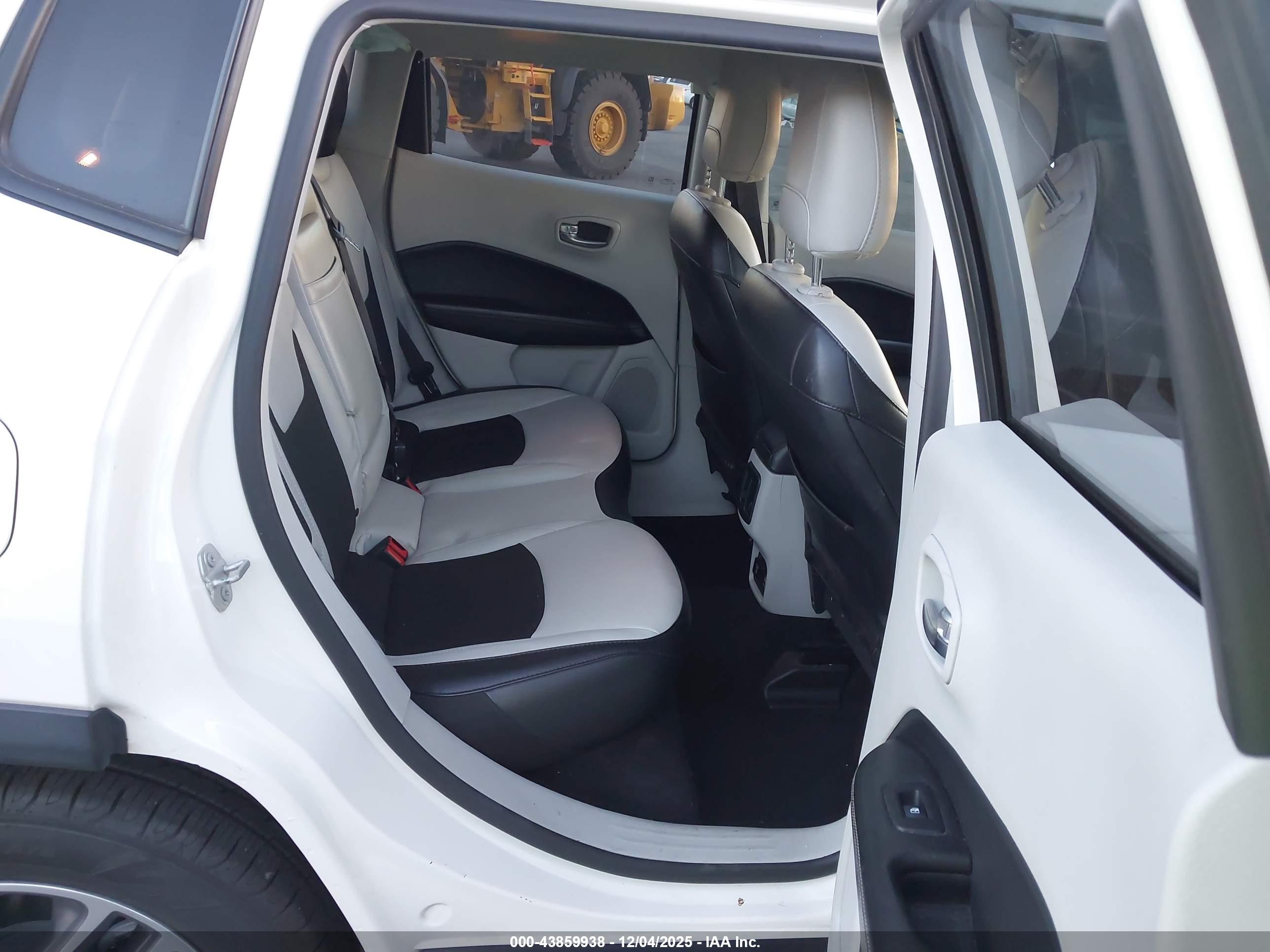 JEEP COMPASS image 8