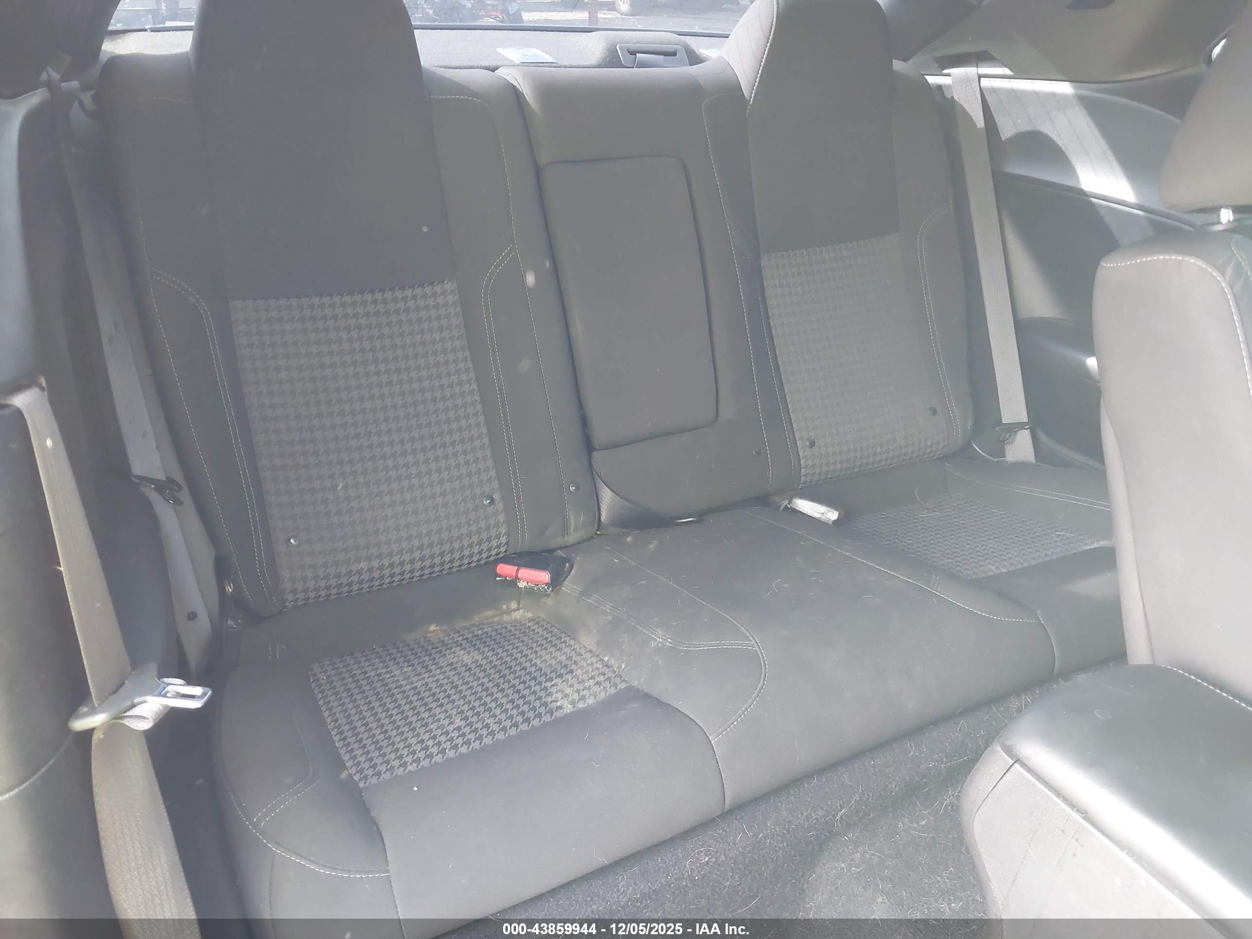 DODGE CHALLENGER image 8
