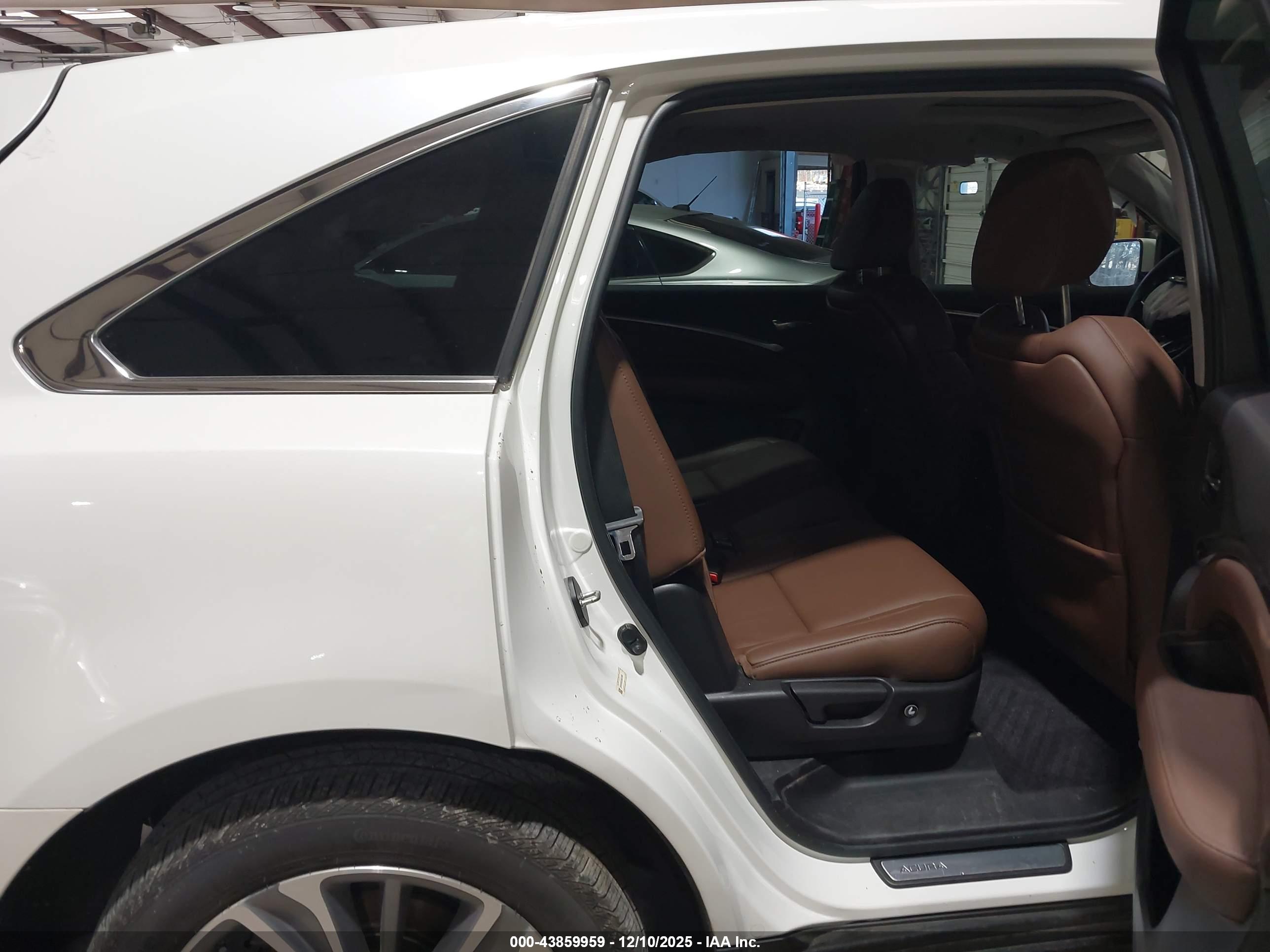 ACURA MDX image 8