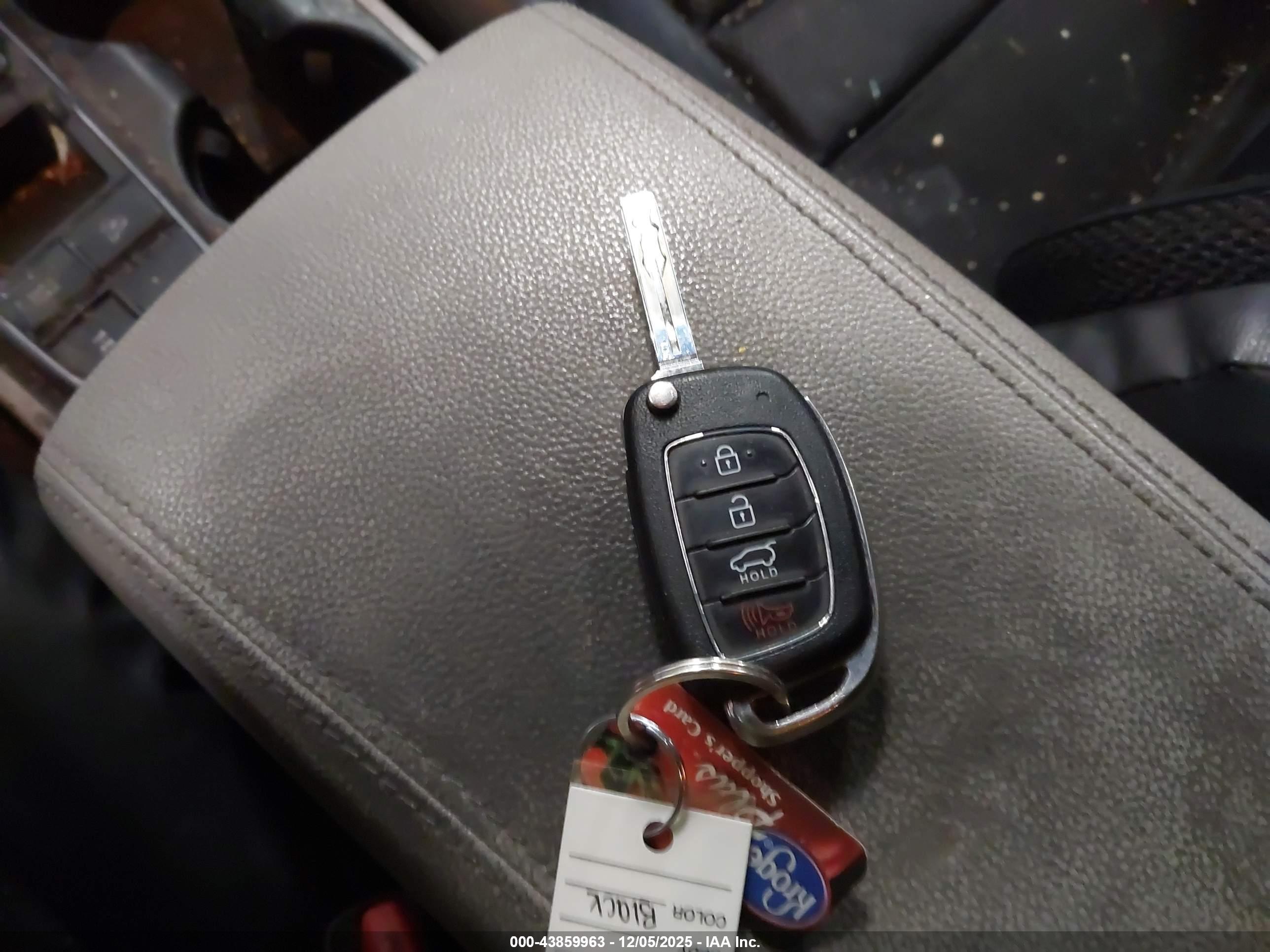 HYUNDAI TUCSON image 11