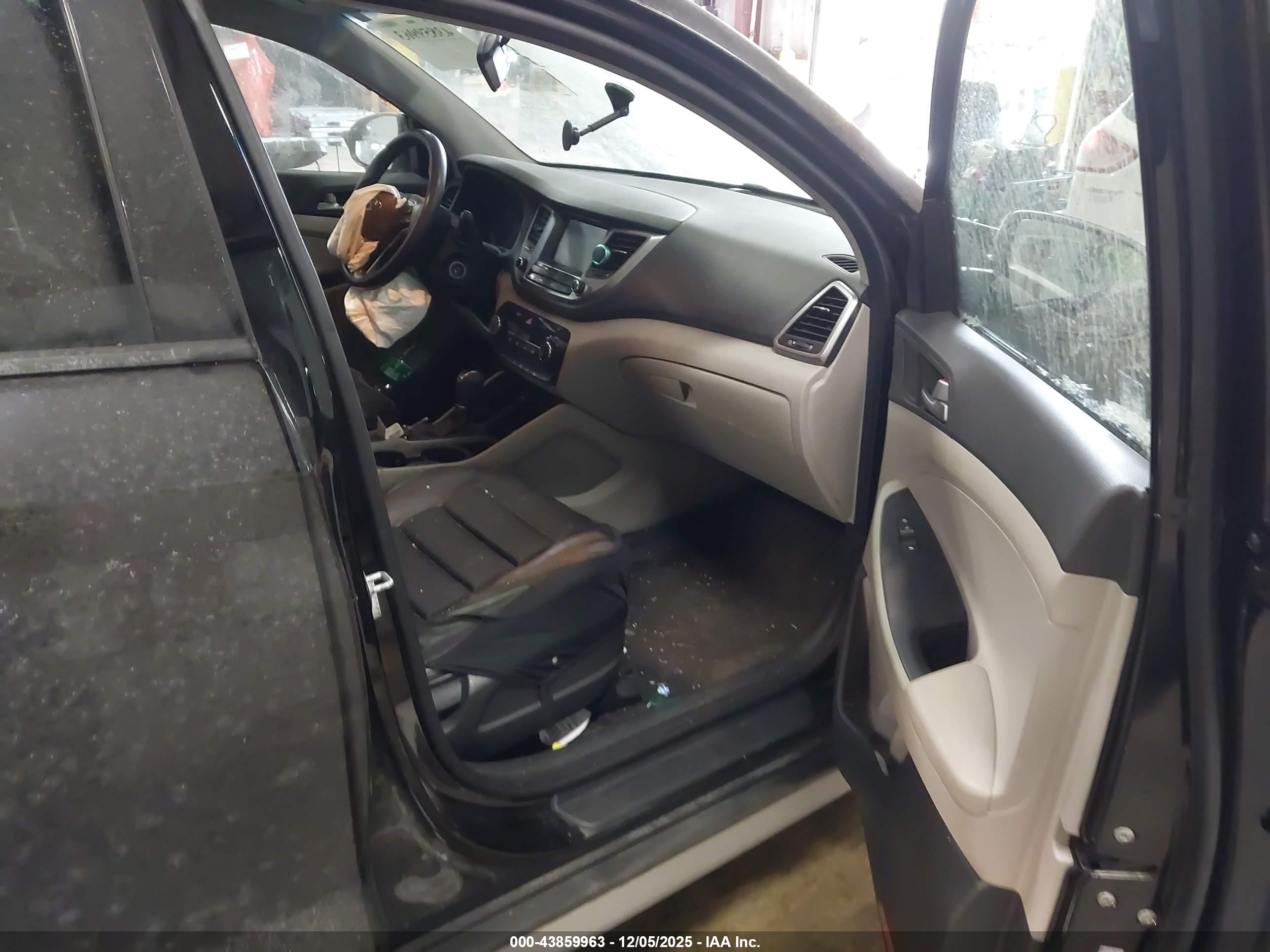 HYUNDAI TUCSON image 5