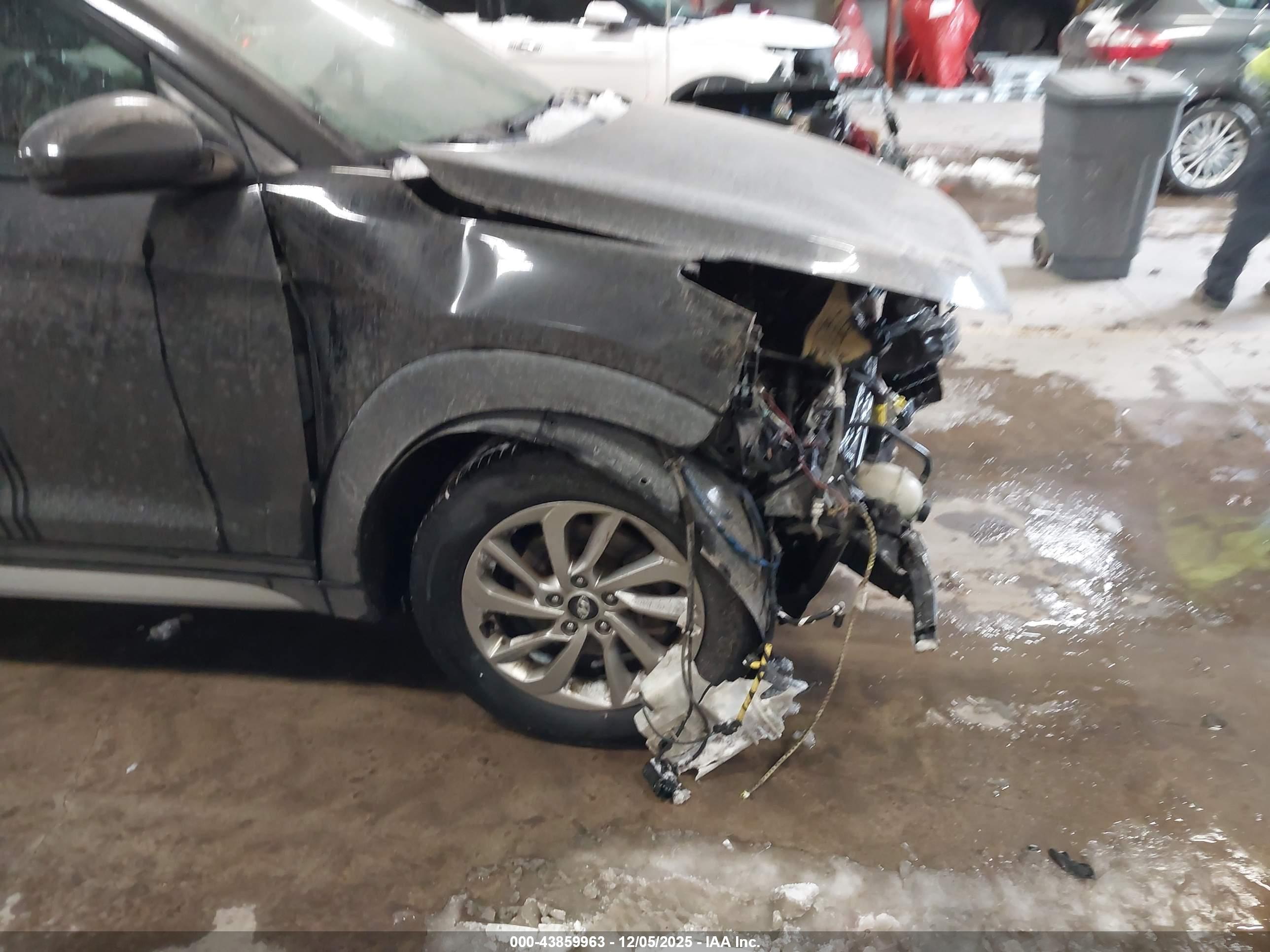 HYUNDAI TUCSON image 6