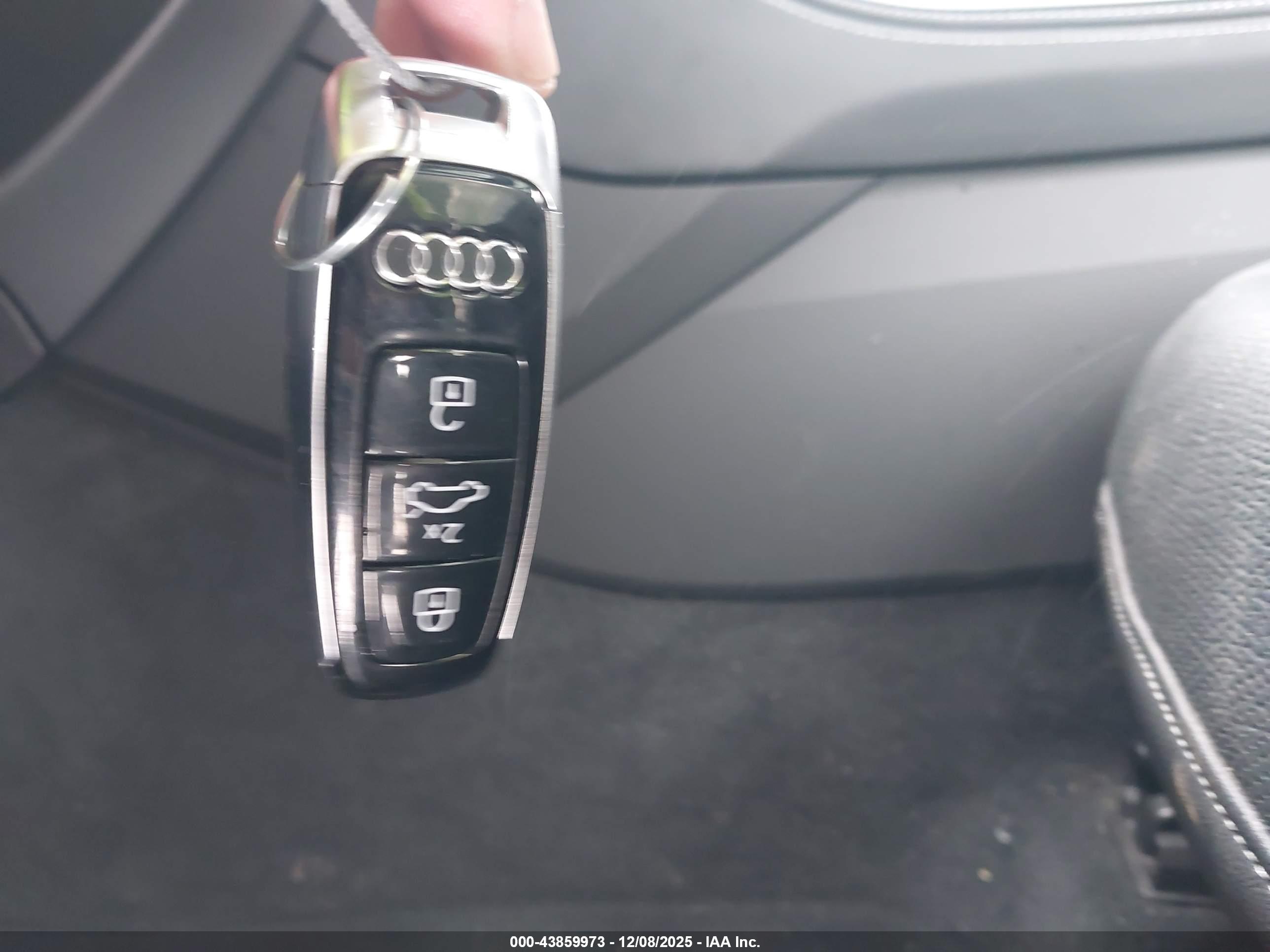 AUDI Q8 image 11