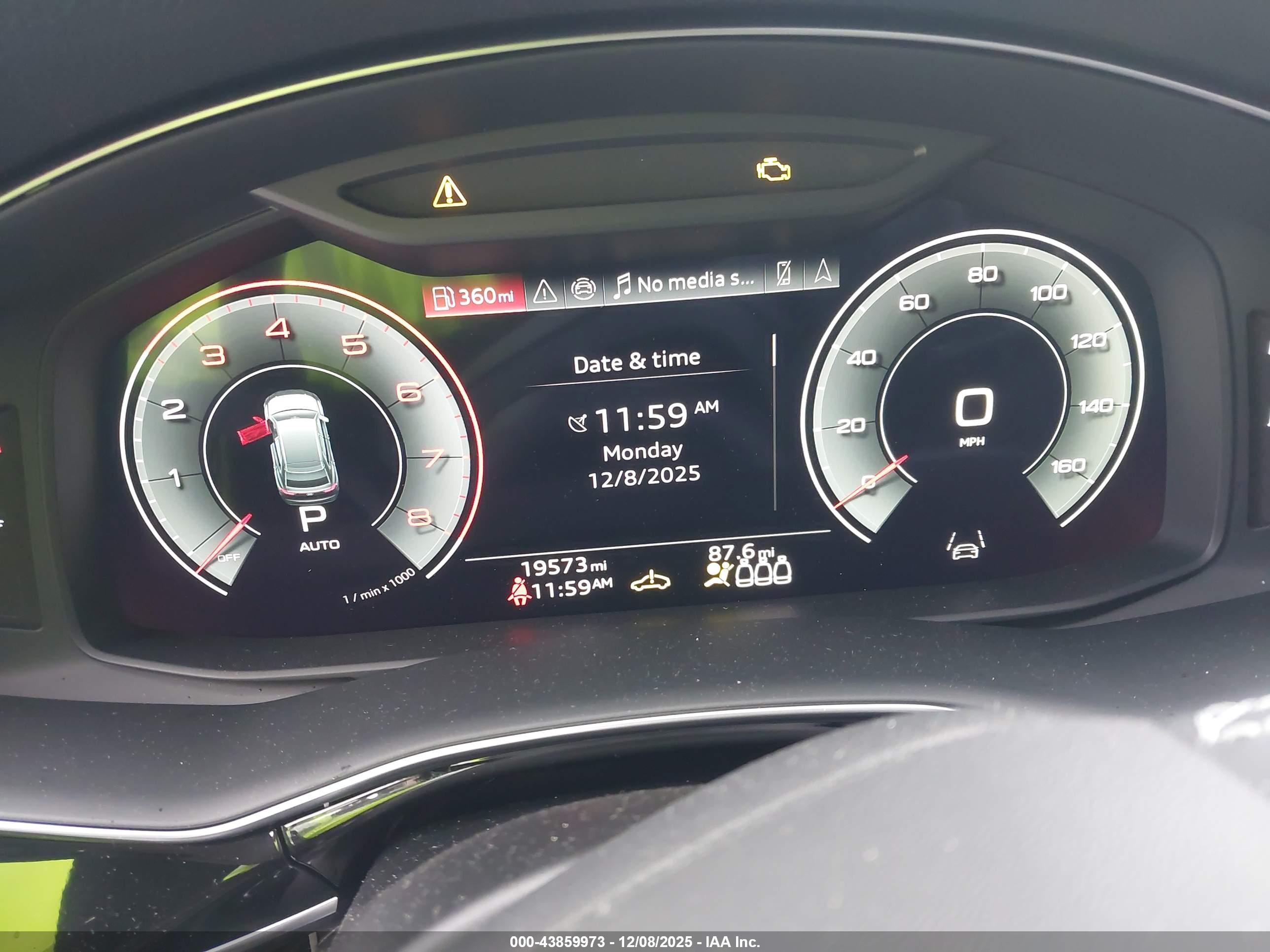AUDI Q8 image 7