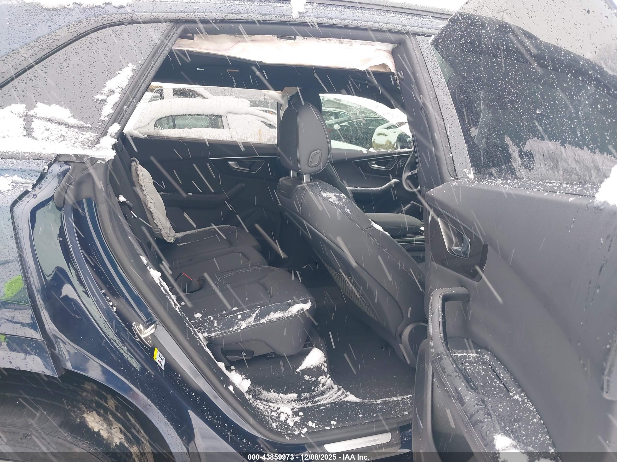 AUDI Q8 image 8