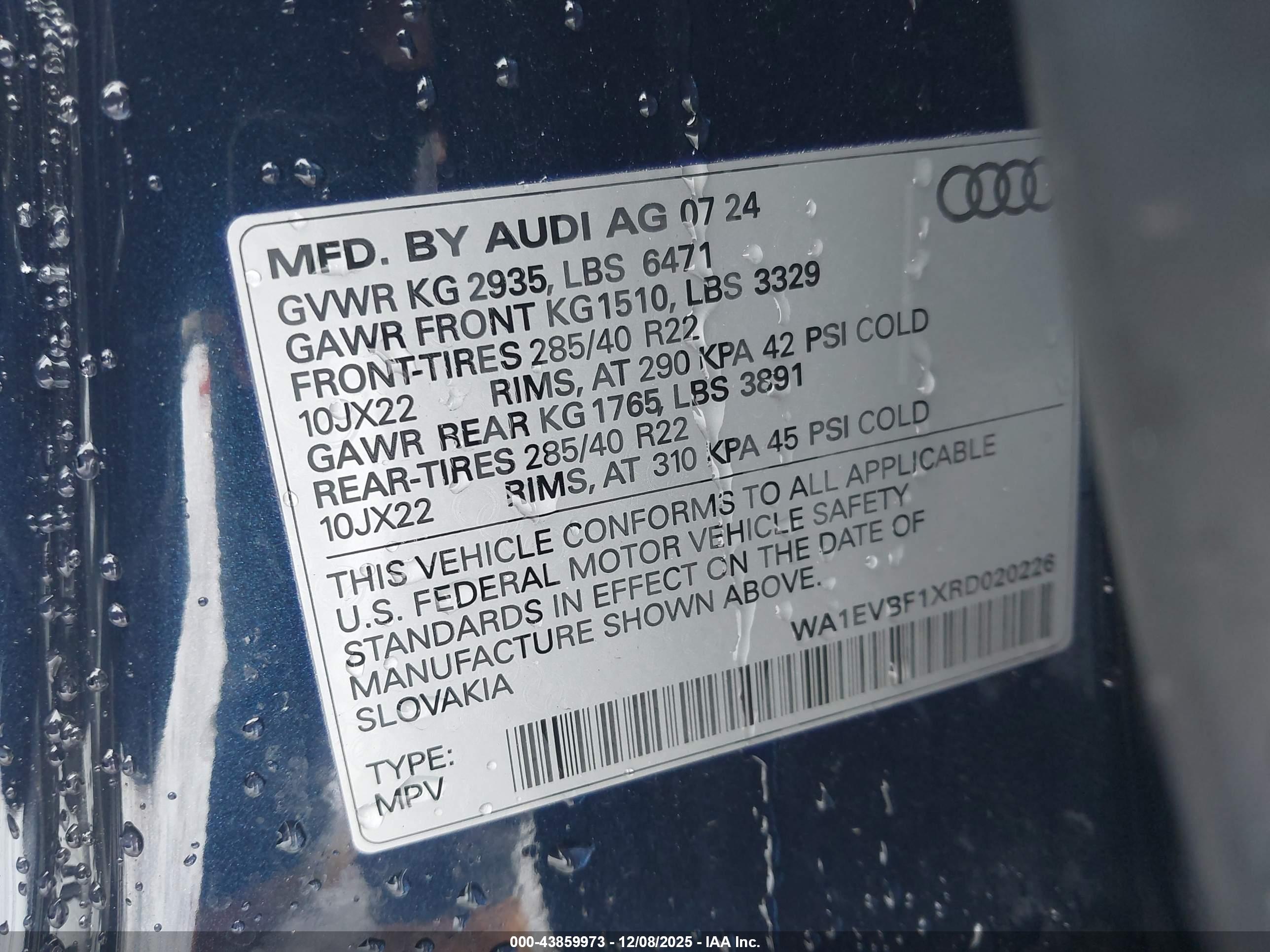 AUDI Q8 image 9