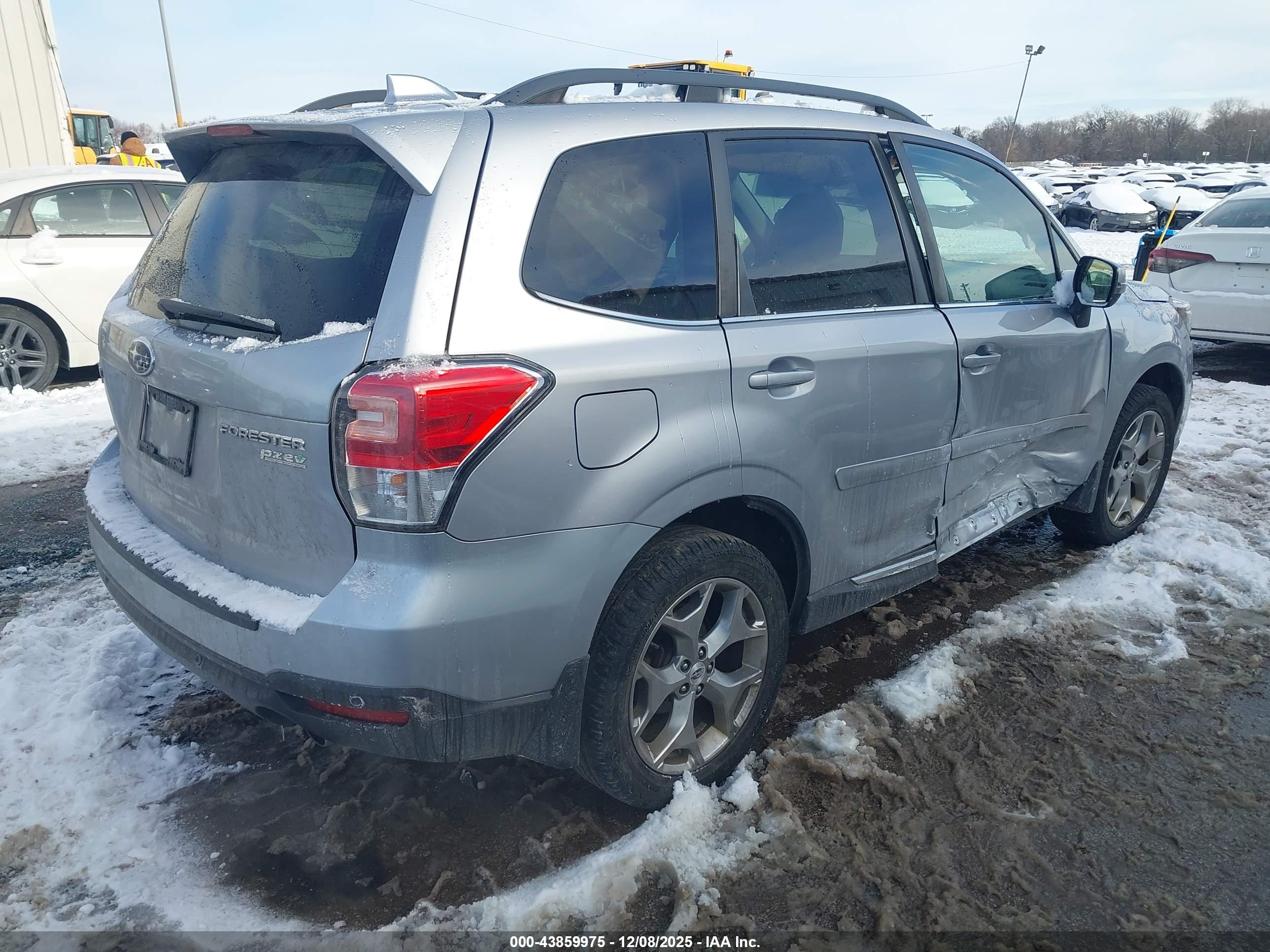 SUBARU FORESTER image 4
