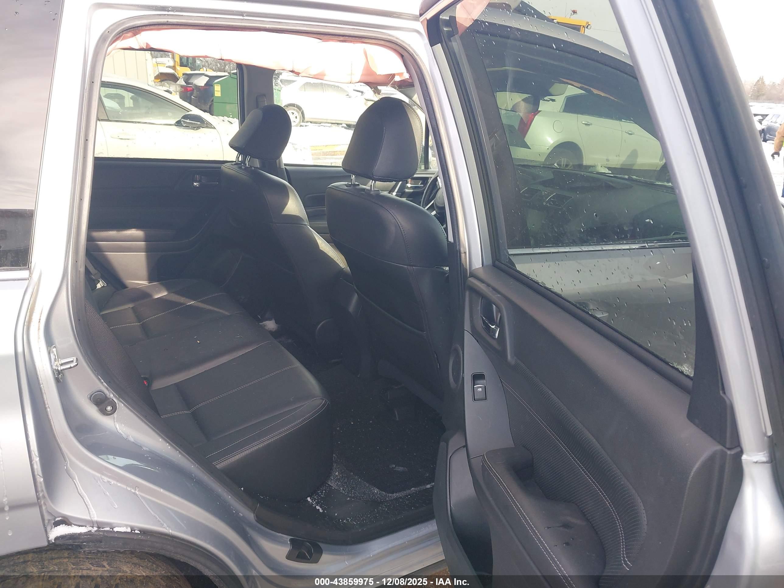SUBARU FORESTER image 8