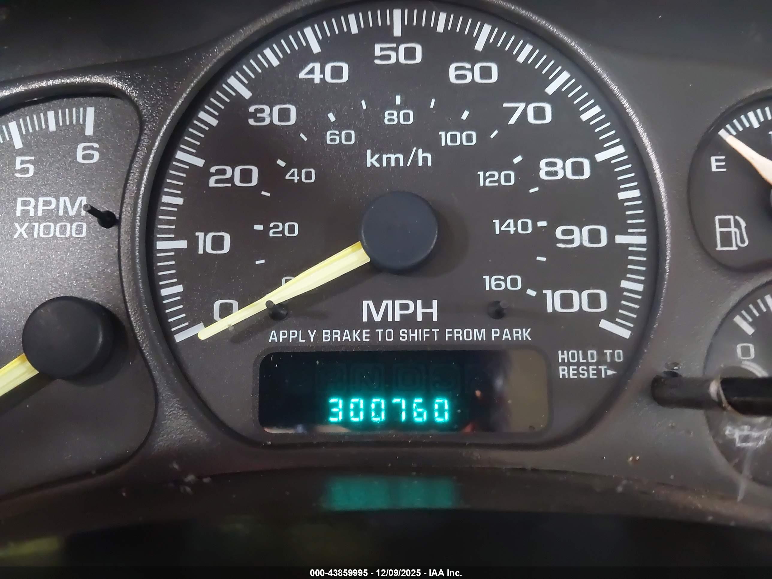 CHEVROLET SILVERADO image 7