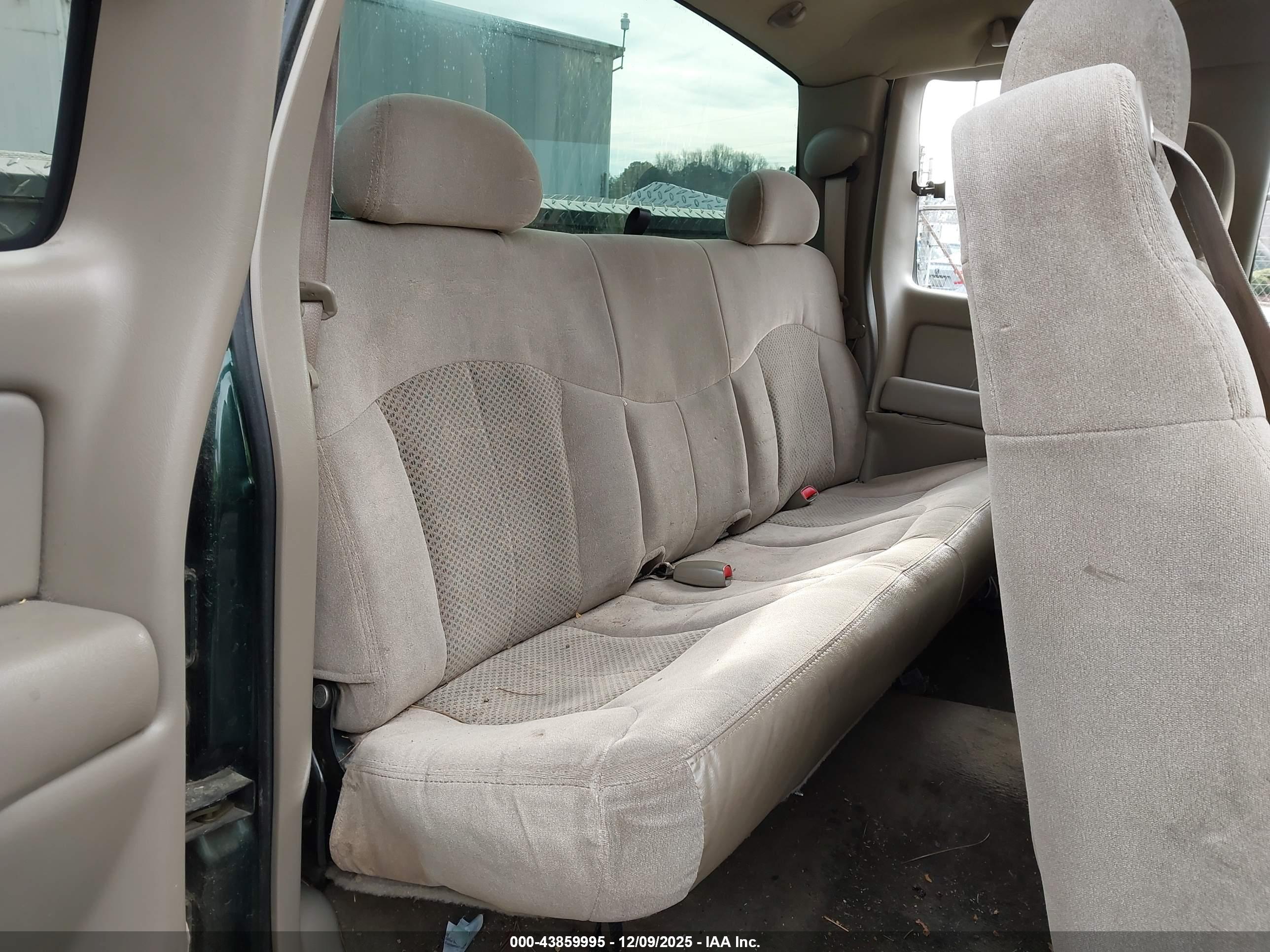CHEVROLET SILVERADO image 8