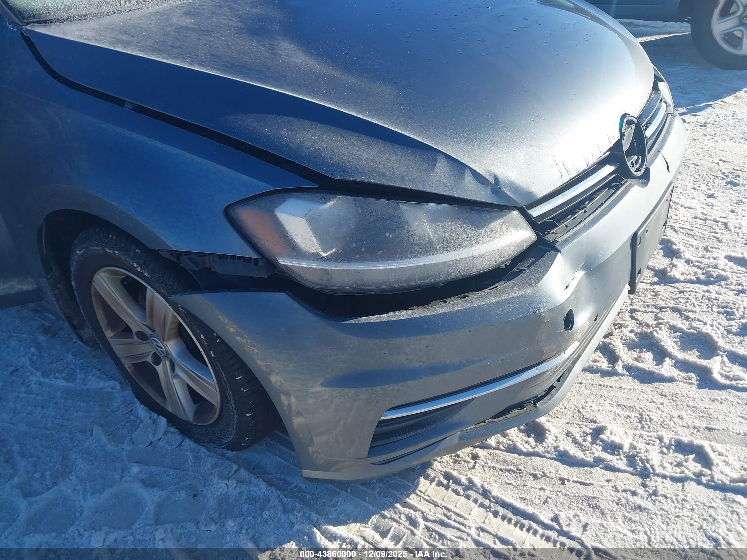 VOLKSWAGEN GOLF image 6