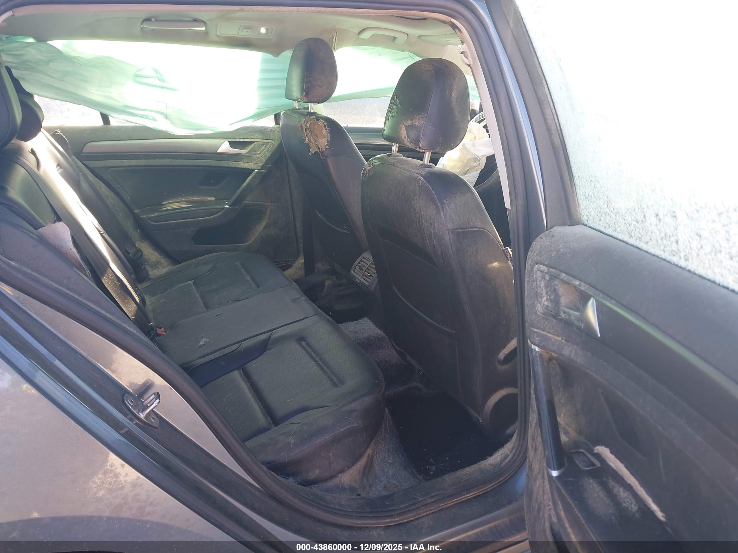 VOLKSWAGEN GOLF image 8
