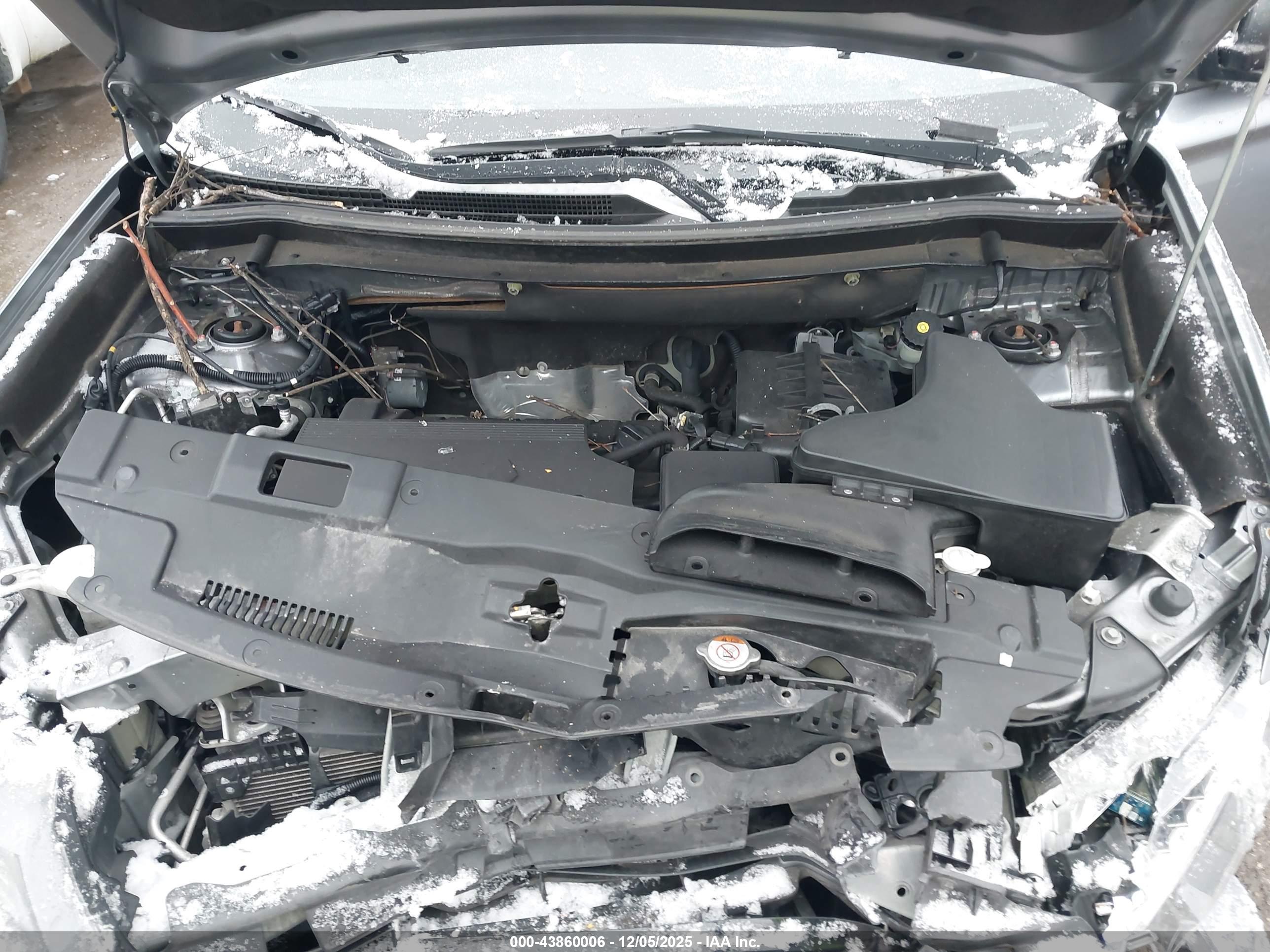 MITSUBISHI OUTLANDER image 10