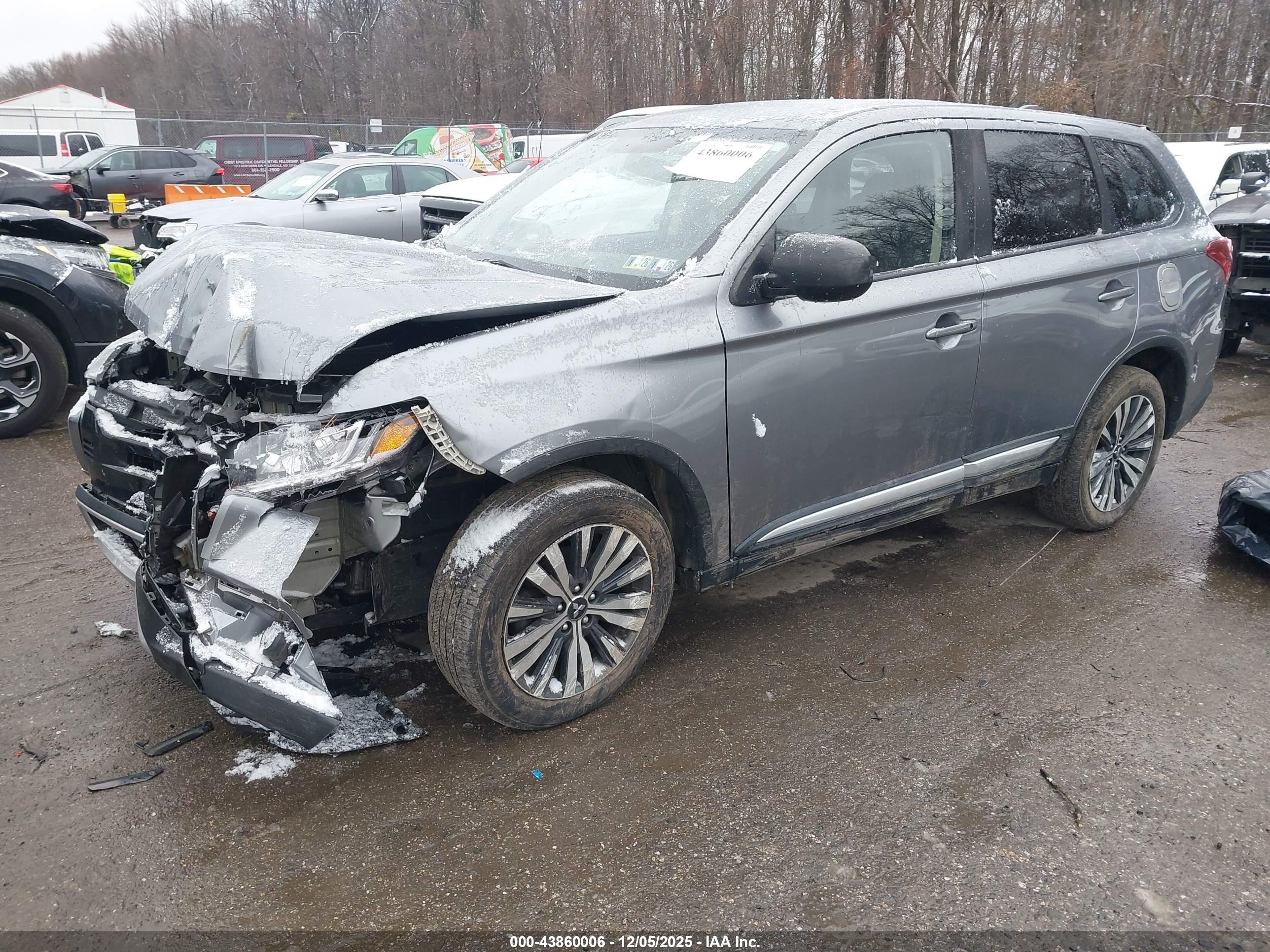 MITSUBISHI OUTLANDER image 2