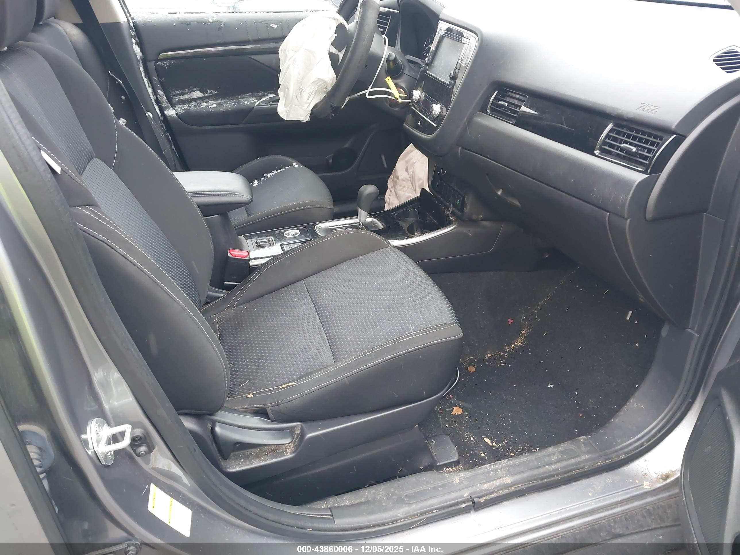 MITSUBISHI OUTLANDER image 5