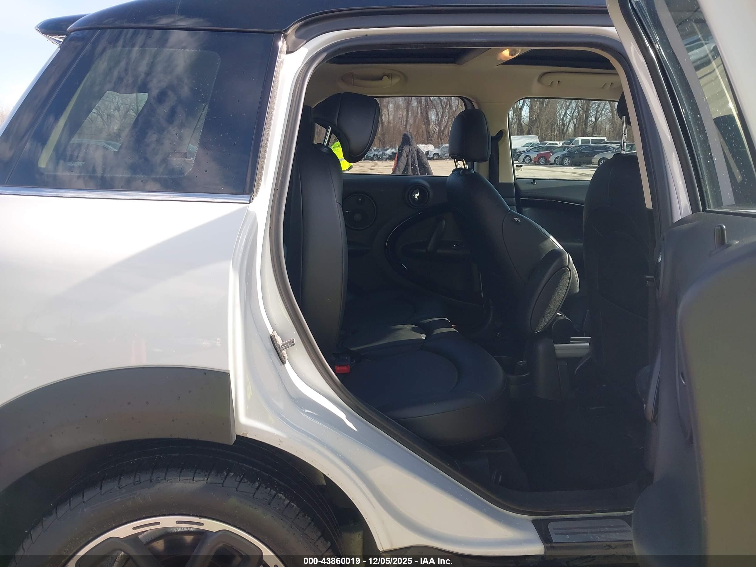 MINI COUNTRYMAN image 8