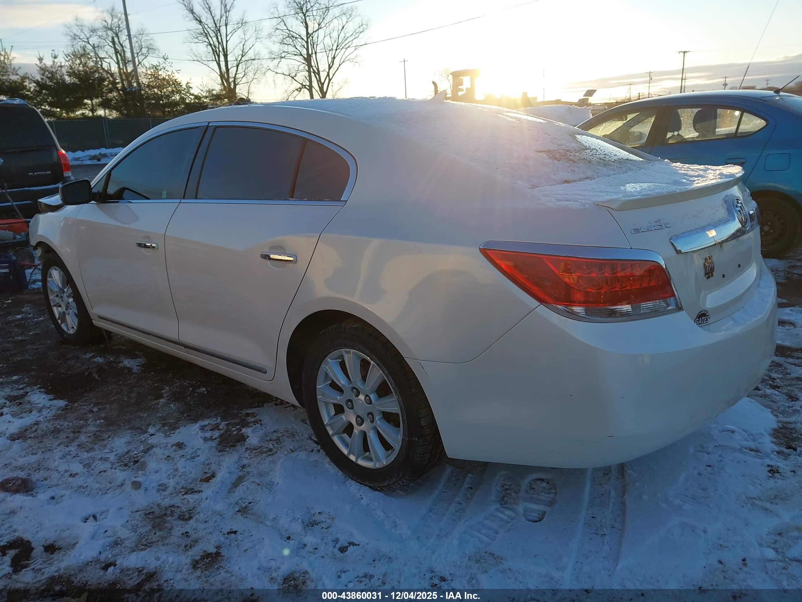 BUICK LACROSSE image 3