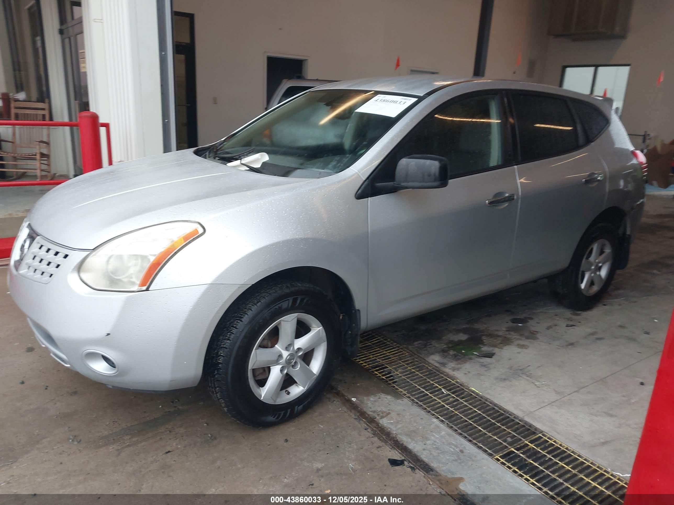 NISSAN ROGUE image 2