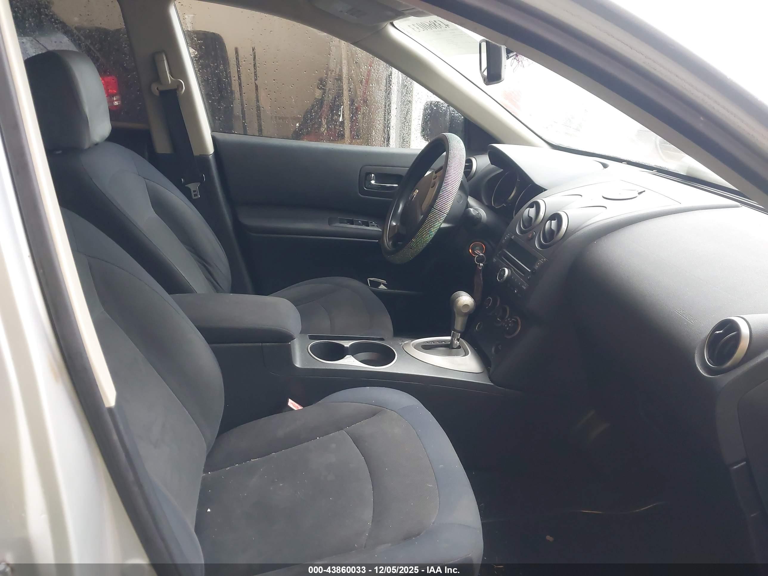 NISSAN ROGUE image 5