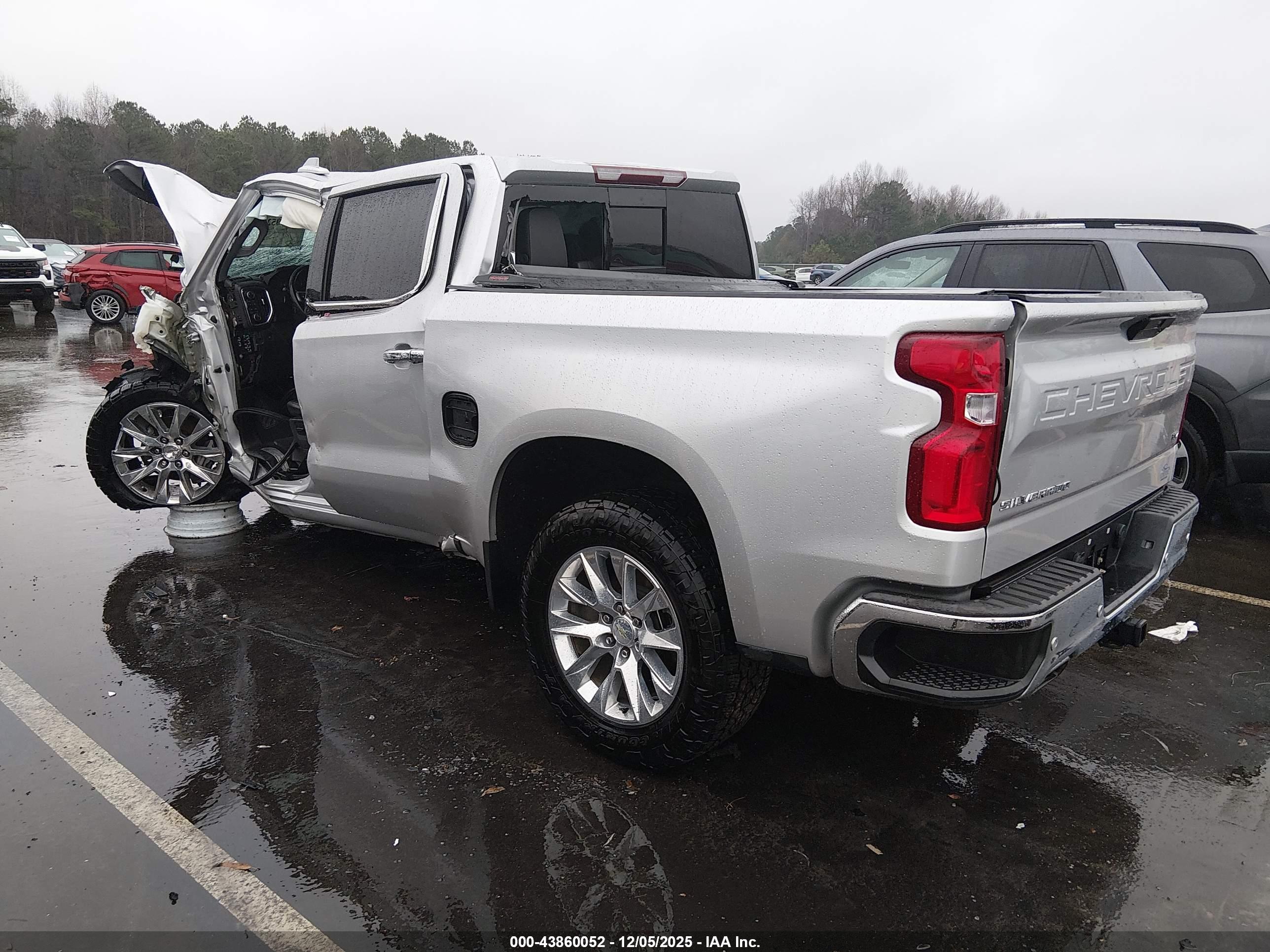 CHEVROLET SILVERADO image 3