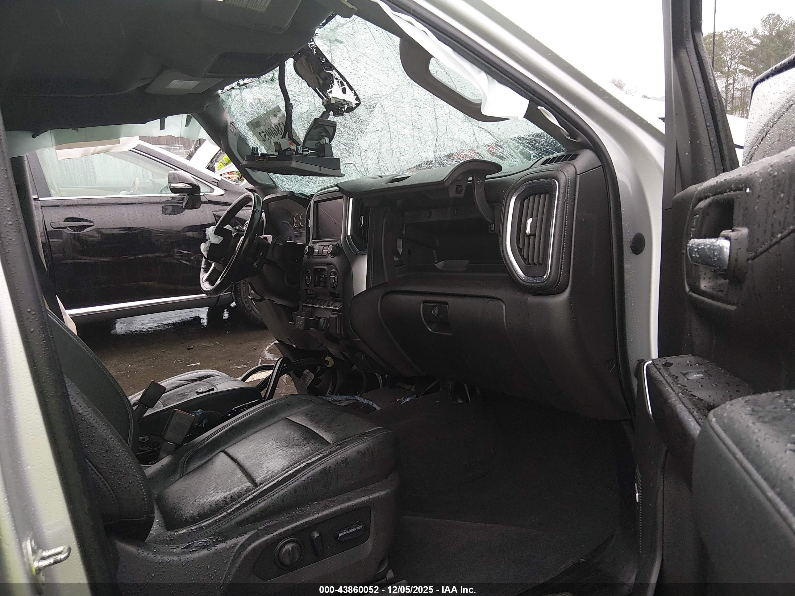 CHEVROLET SILVERADO image 5