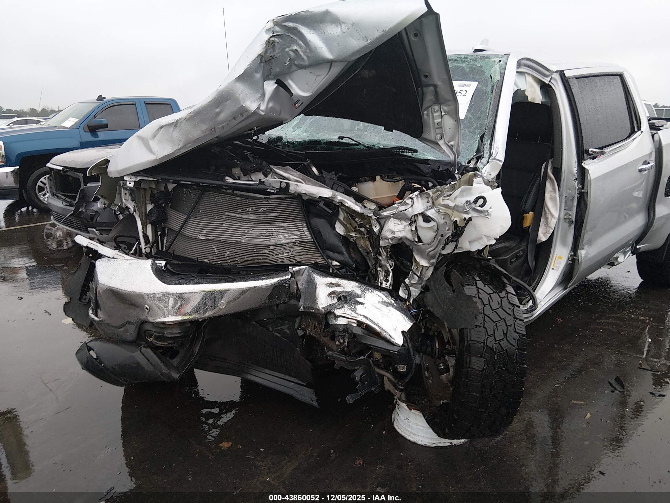 CHEVROLET SILVERADO image 6