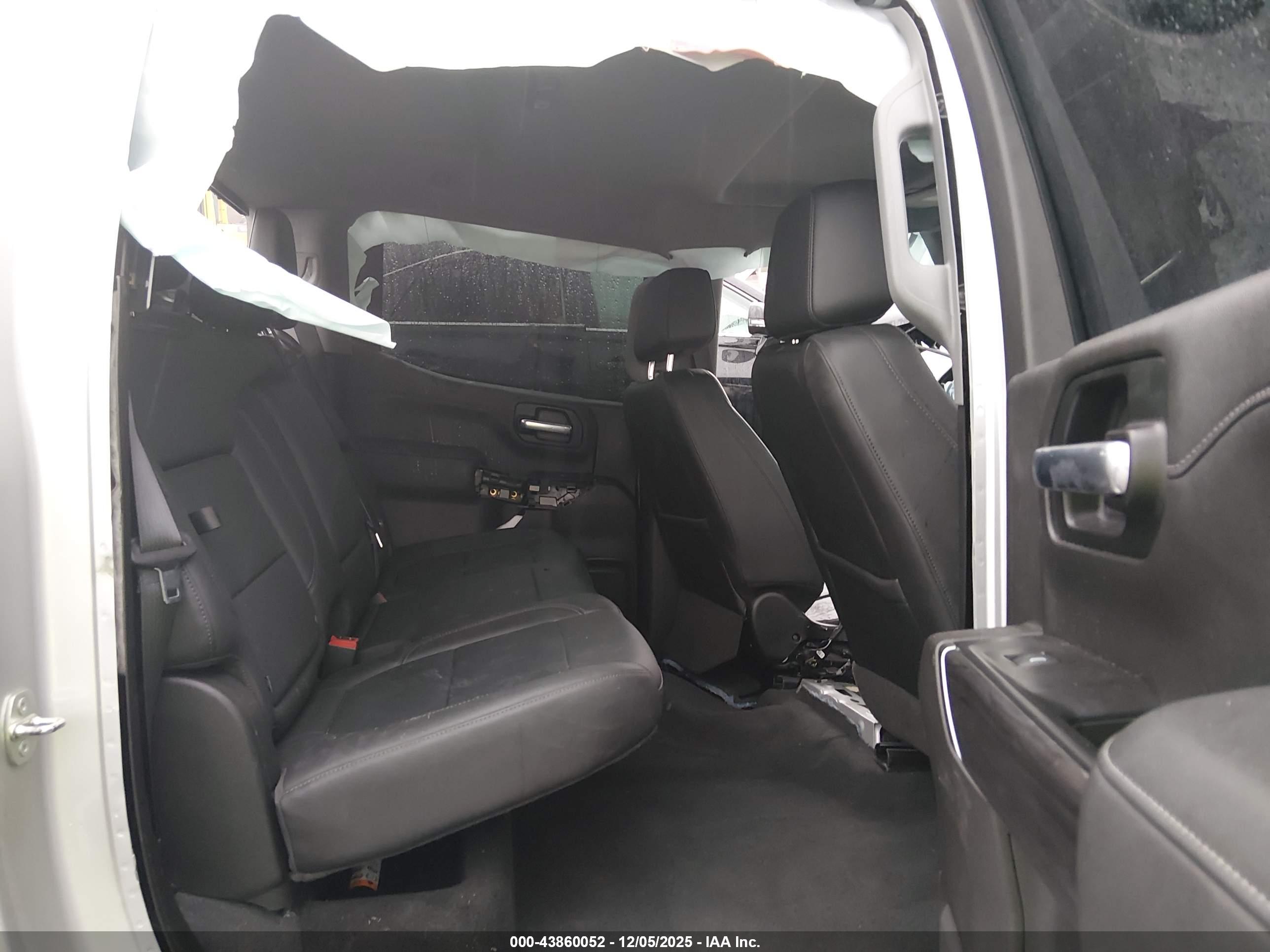 CHEVROLET SILVERADO image 8