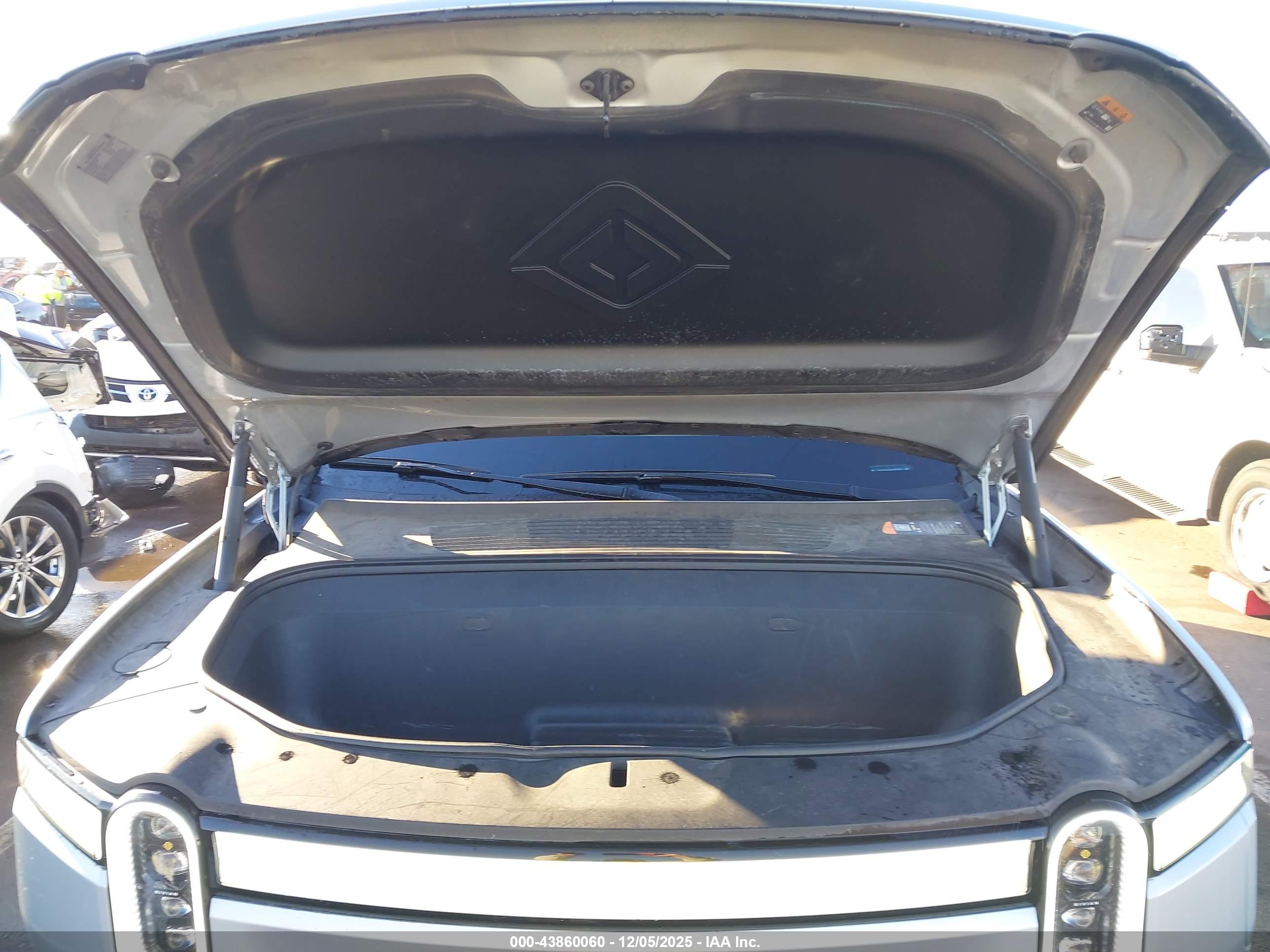 RIVIAN R1T image 10