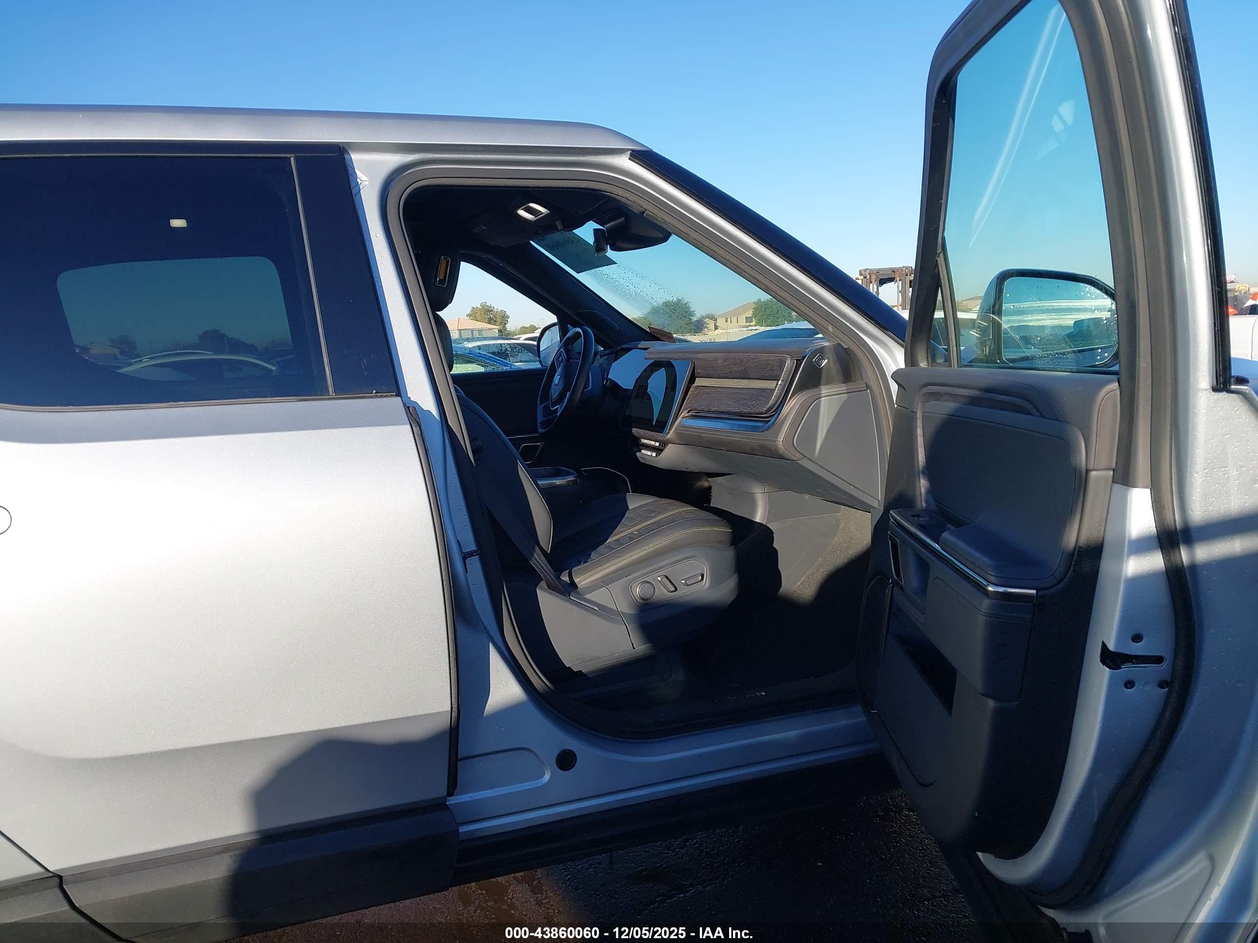 RIVIAN R1T image 5