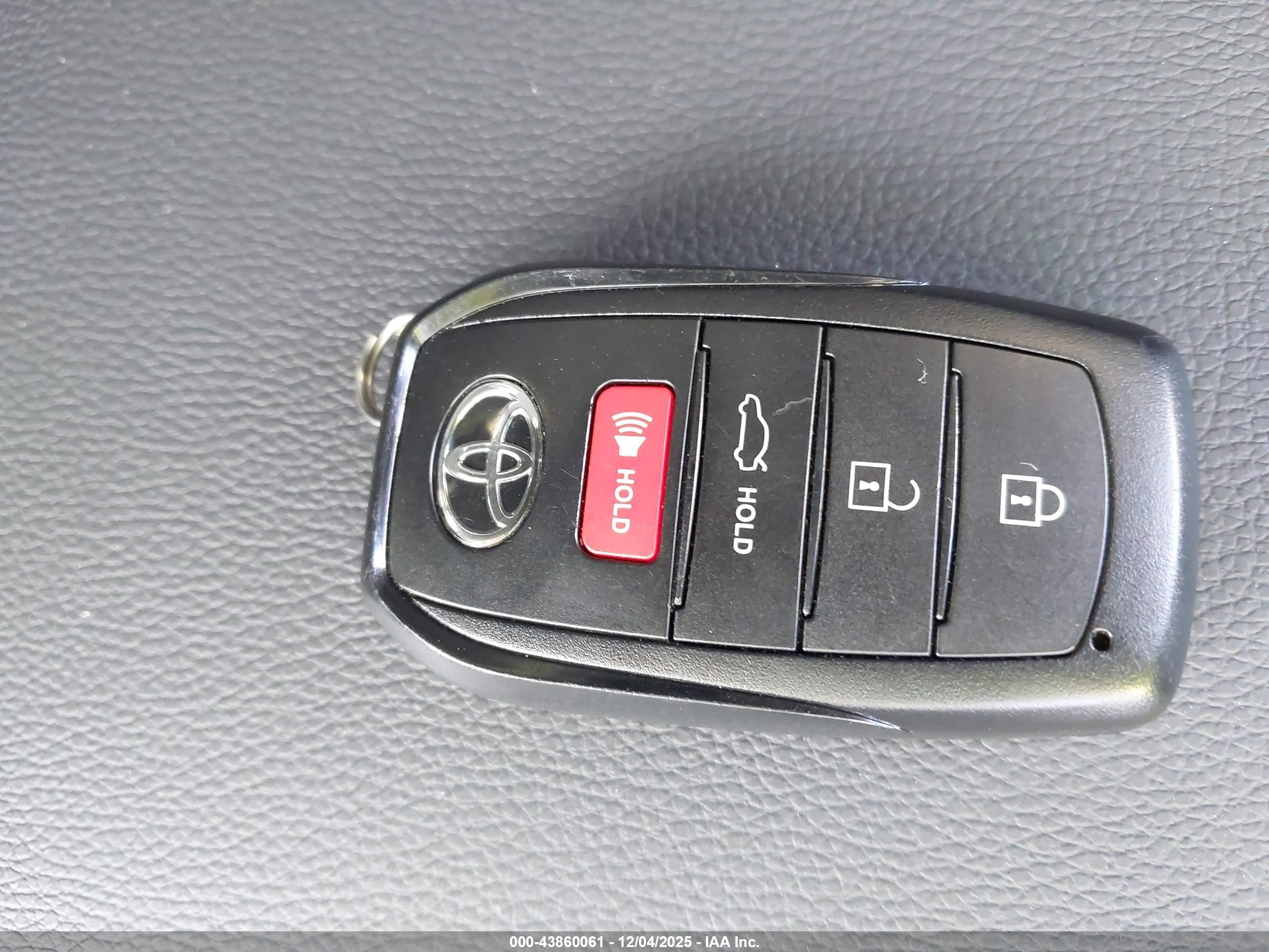 TOYOTA CAMRY image 11