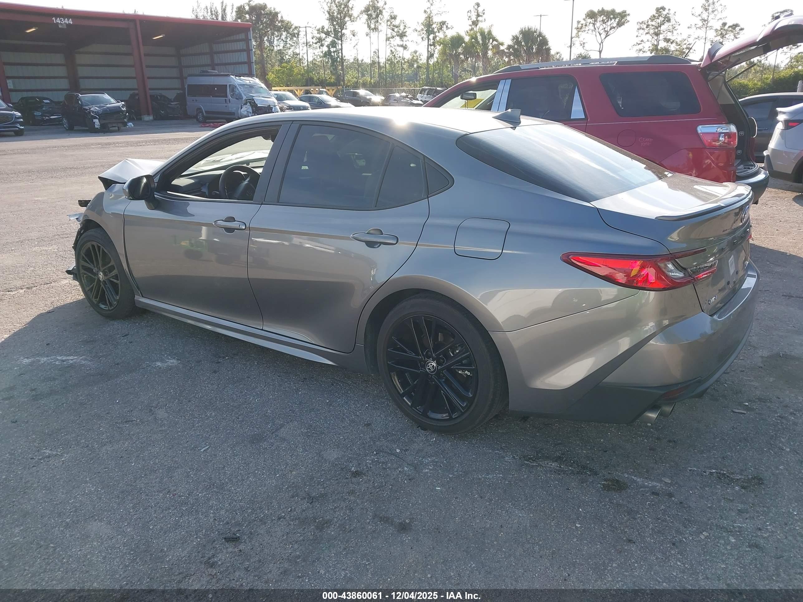 TOYOTA CAMRY image 3