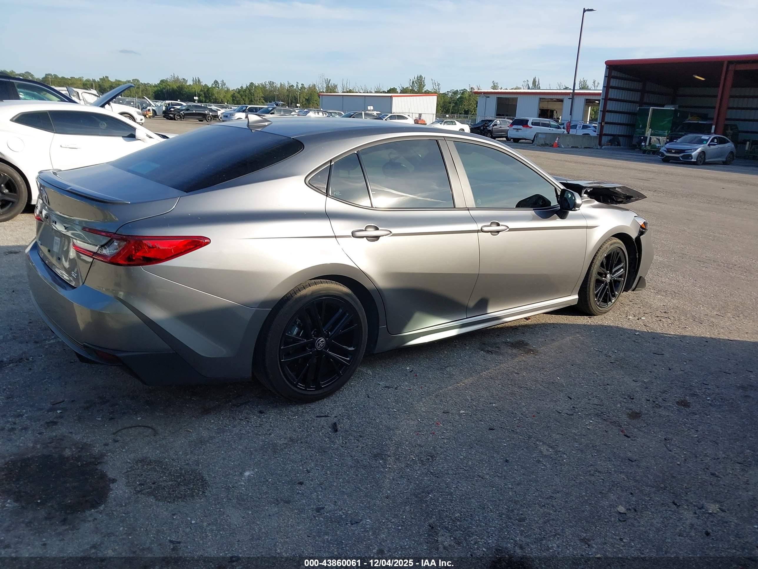 TOYOTA CAMRY image 4
