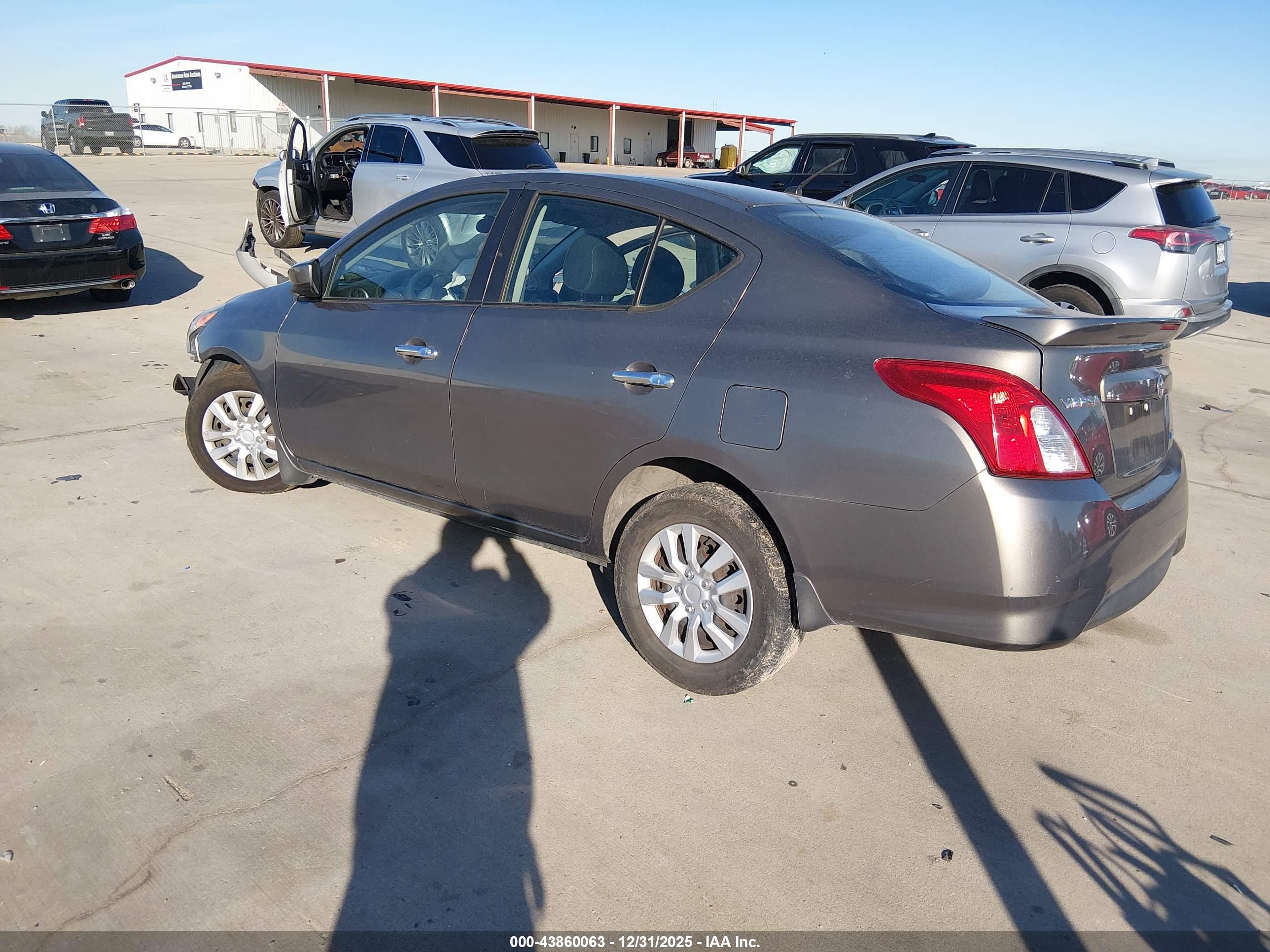 NISSAN VERSA image 3